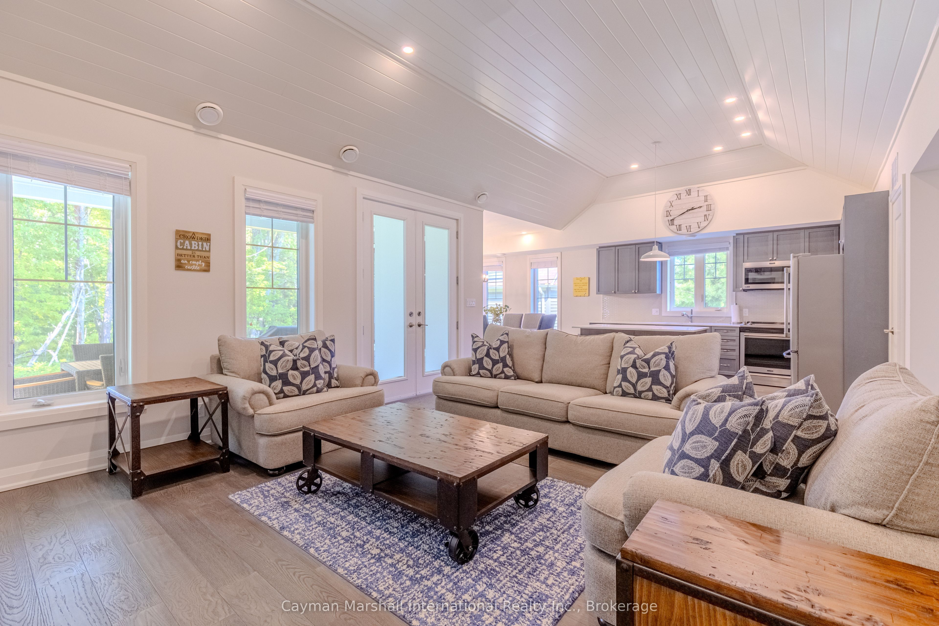 2054 Peninsula Road 15, Muskoka Lakes, ON P0B 1G0 photo 2