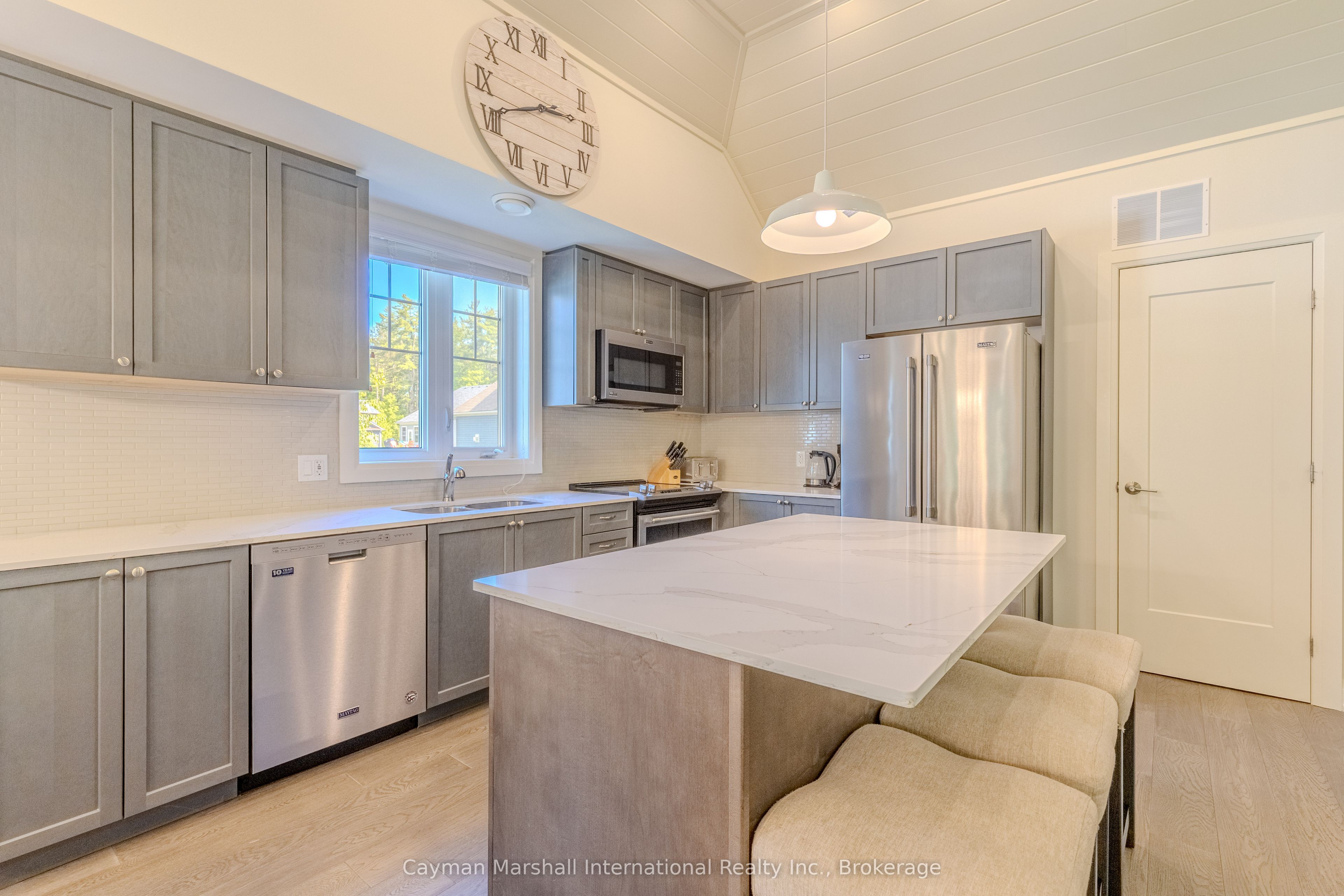 2054 Peninsula Road 15, Muskoka Lakes, ON P0B 1G0 photo 5