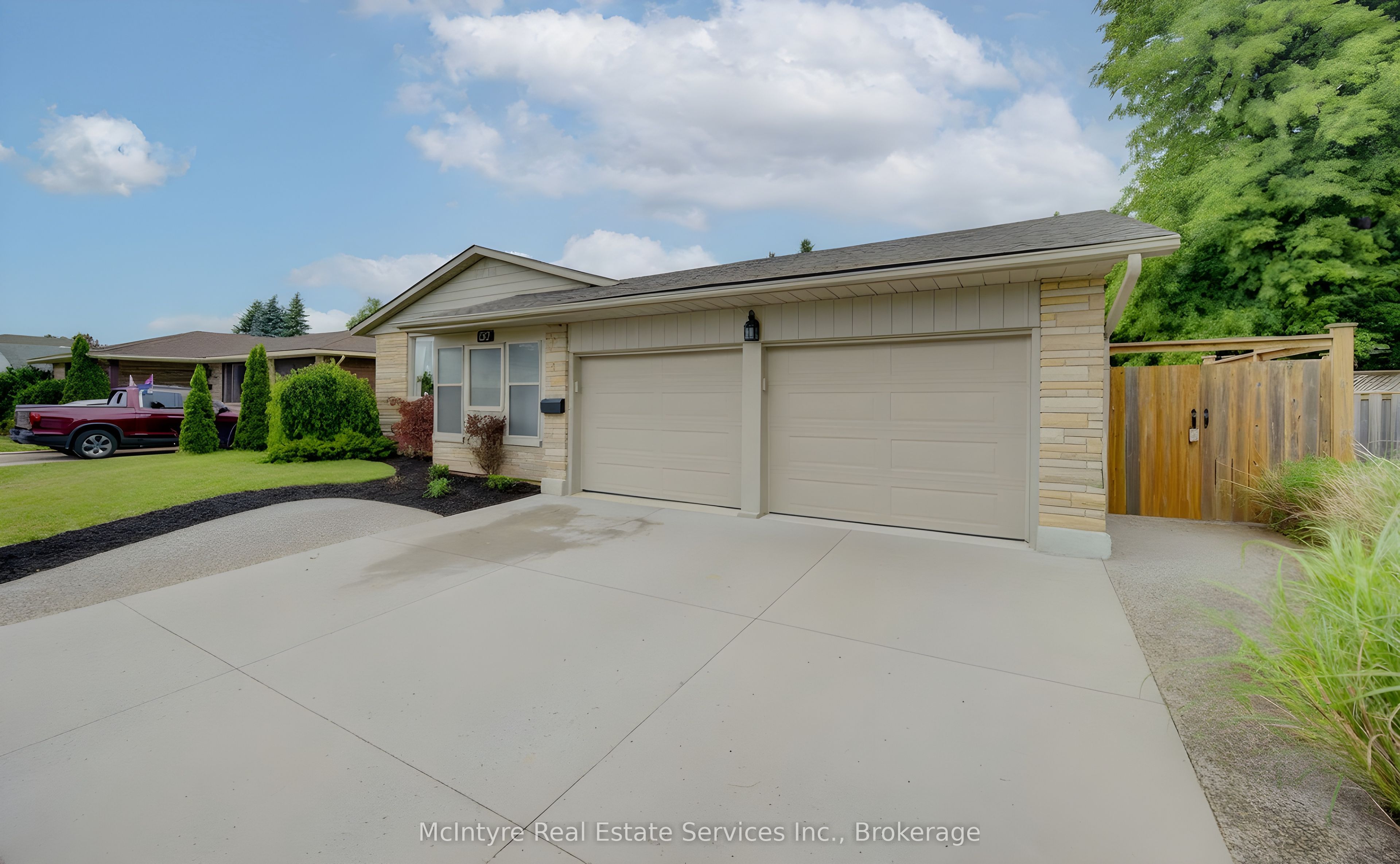 127 Strathcona Crescent, Kitchener, ON N2B 2W8 photo 2