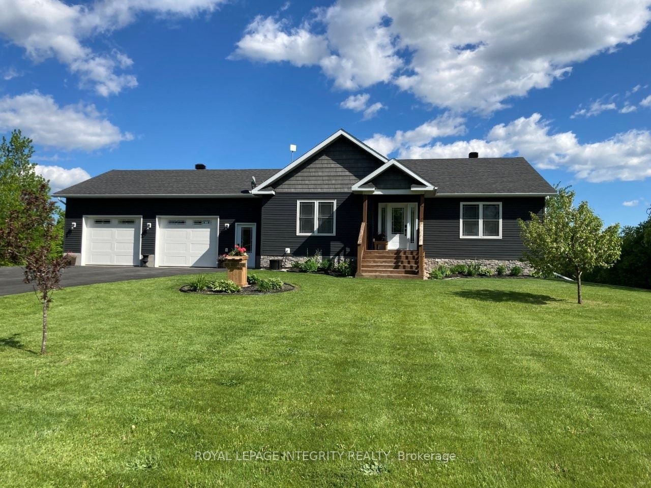 165 Bristow Drive, Montague, ON K7A 5B8 photo 2