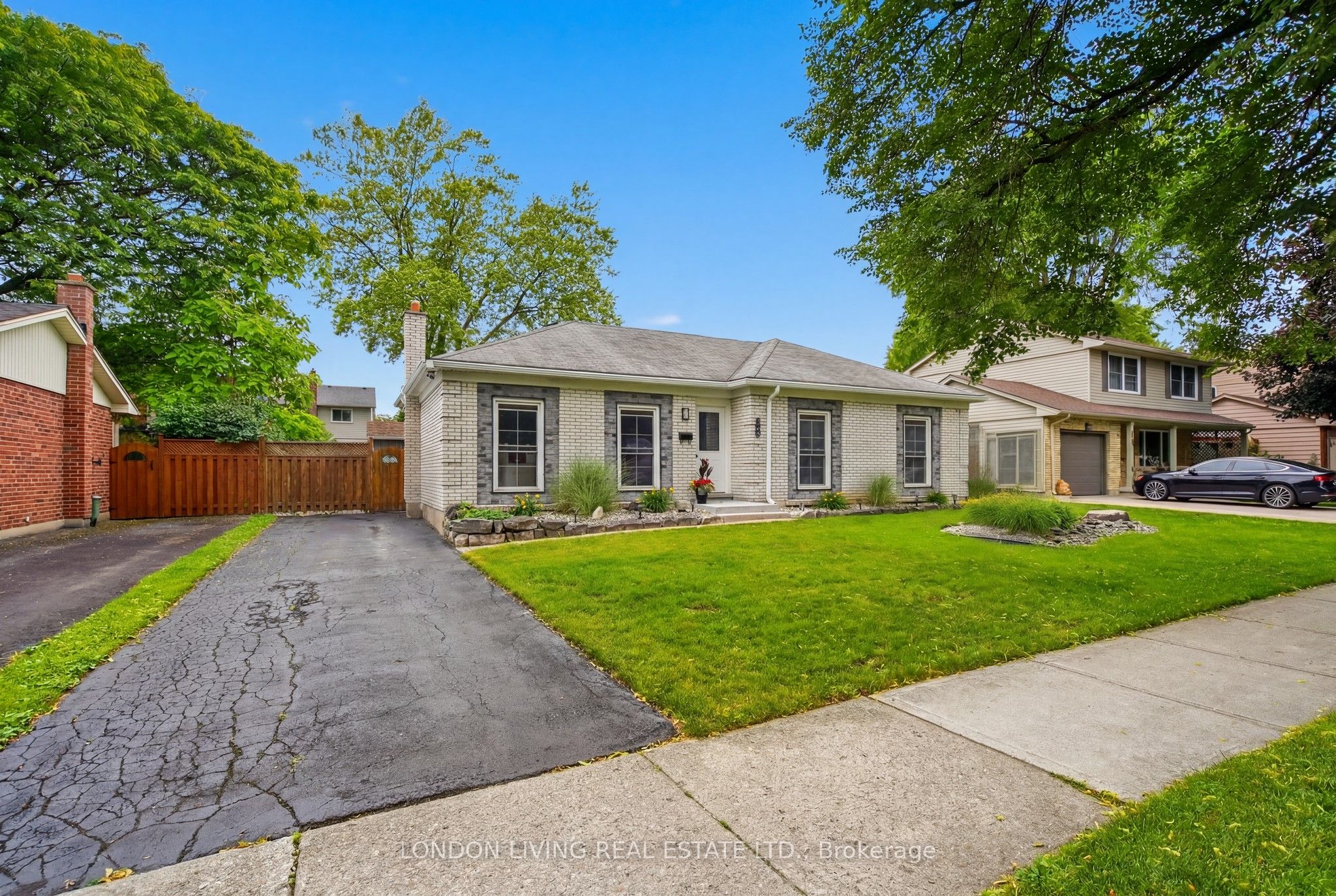 1400 Stoneybrook Crescent, London North, ON N5X 1C1 photo 2