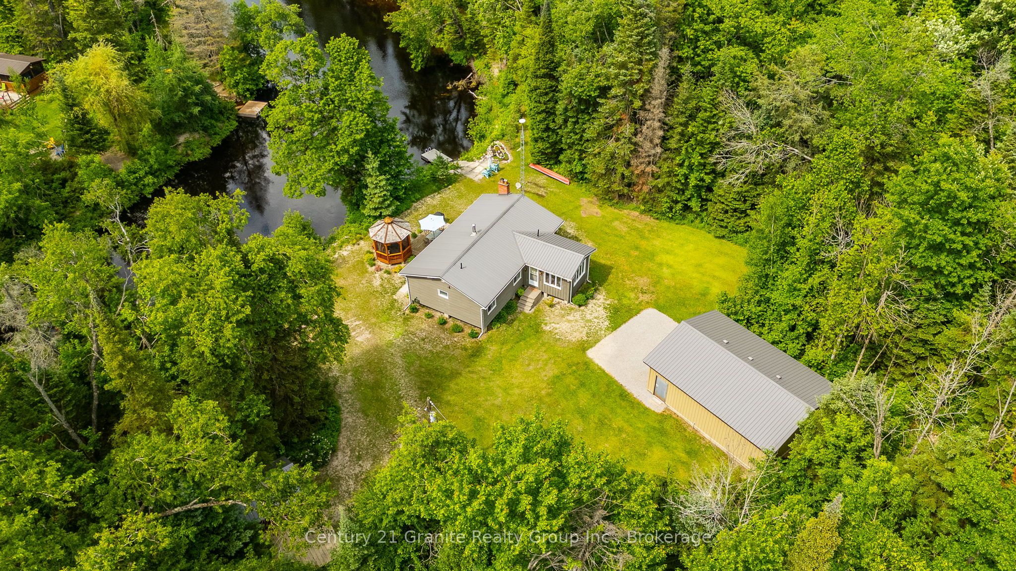 1075 Hobbits Lane, Minden Hills, ON K0M 2A1 photo 2