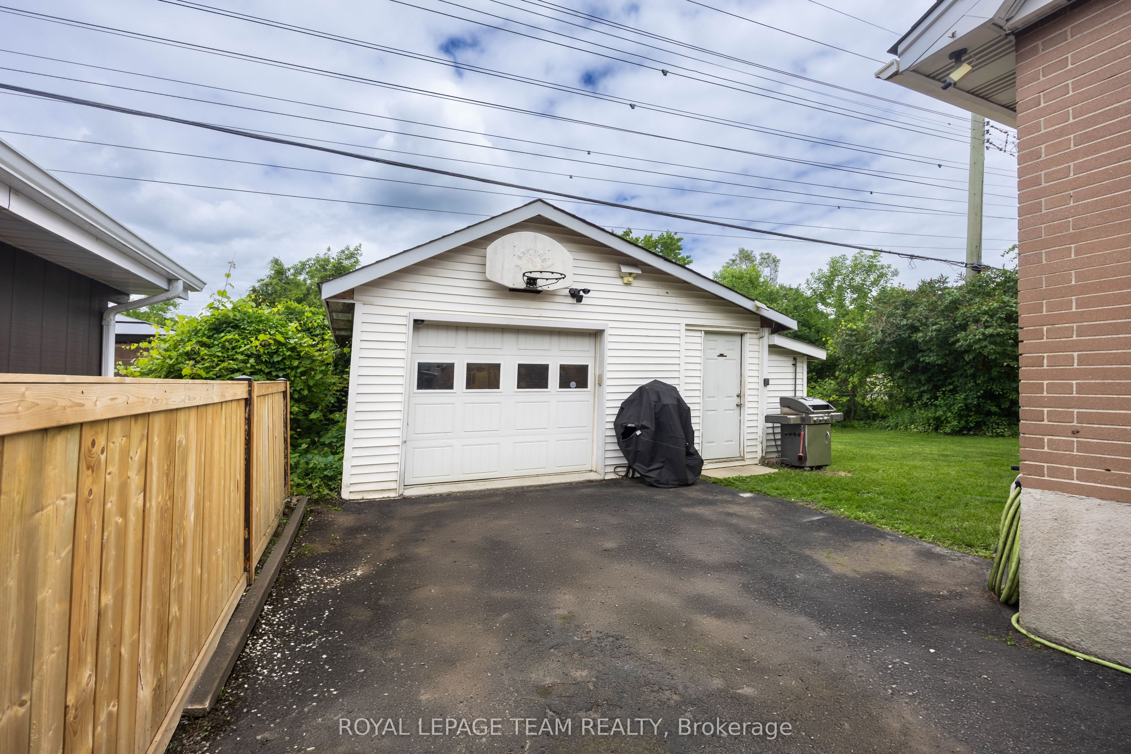 1293 Woodside Drive, Belair Park - Copeland Park and Area, ON K2C 2H1 photo 4