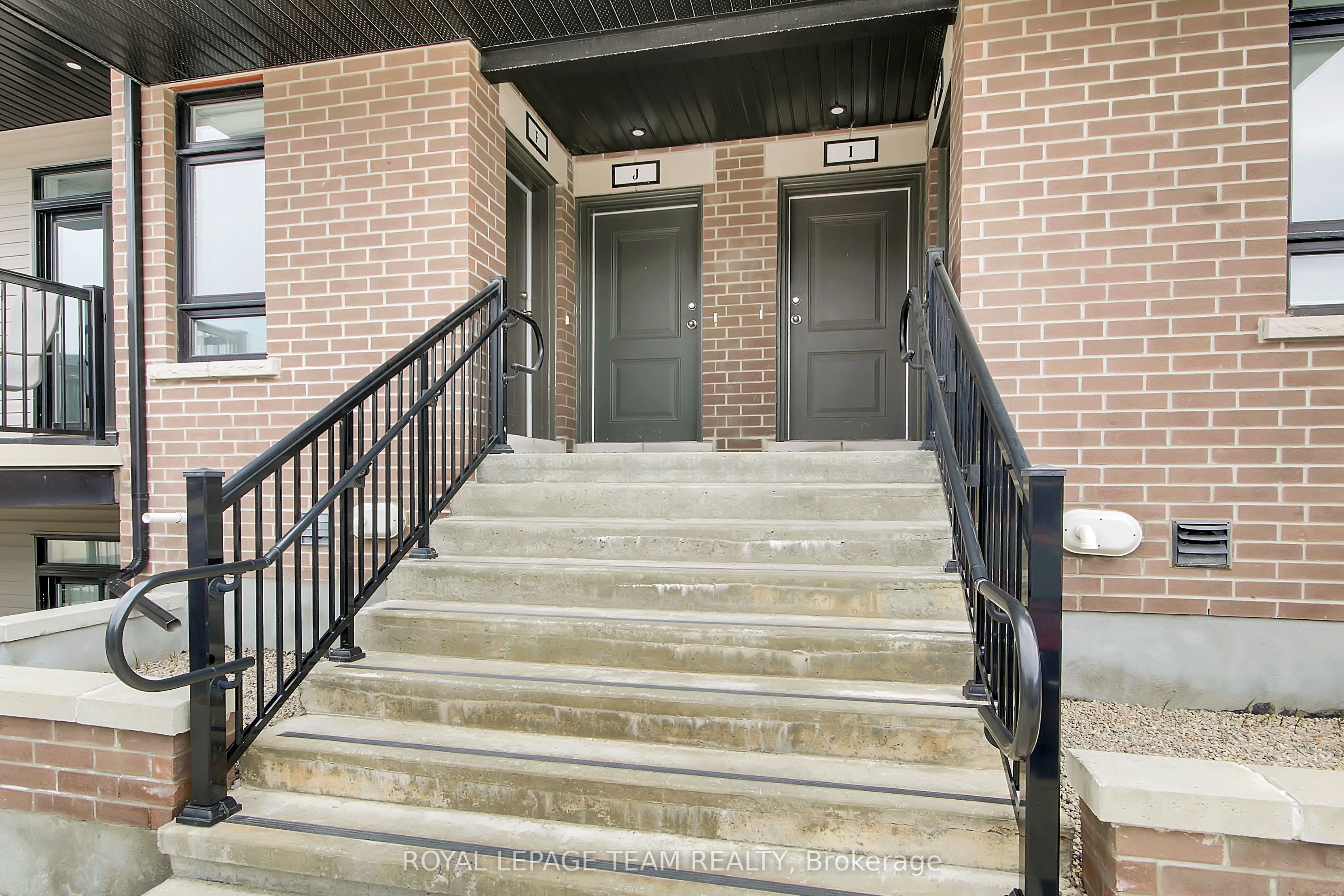 320 Tulum Crescent F, Kanata, ON K2S 0W1 photo 2
