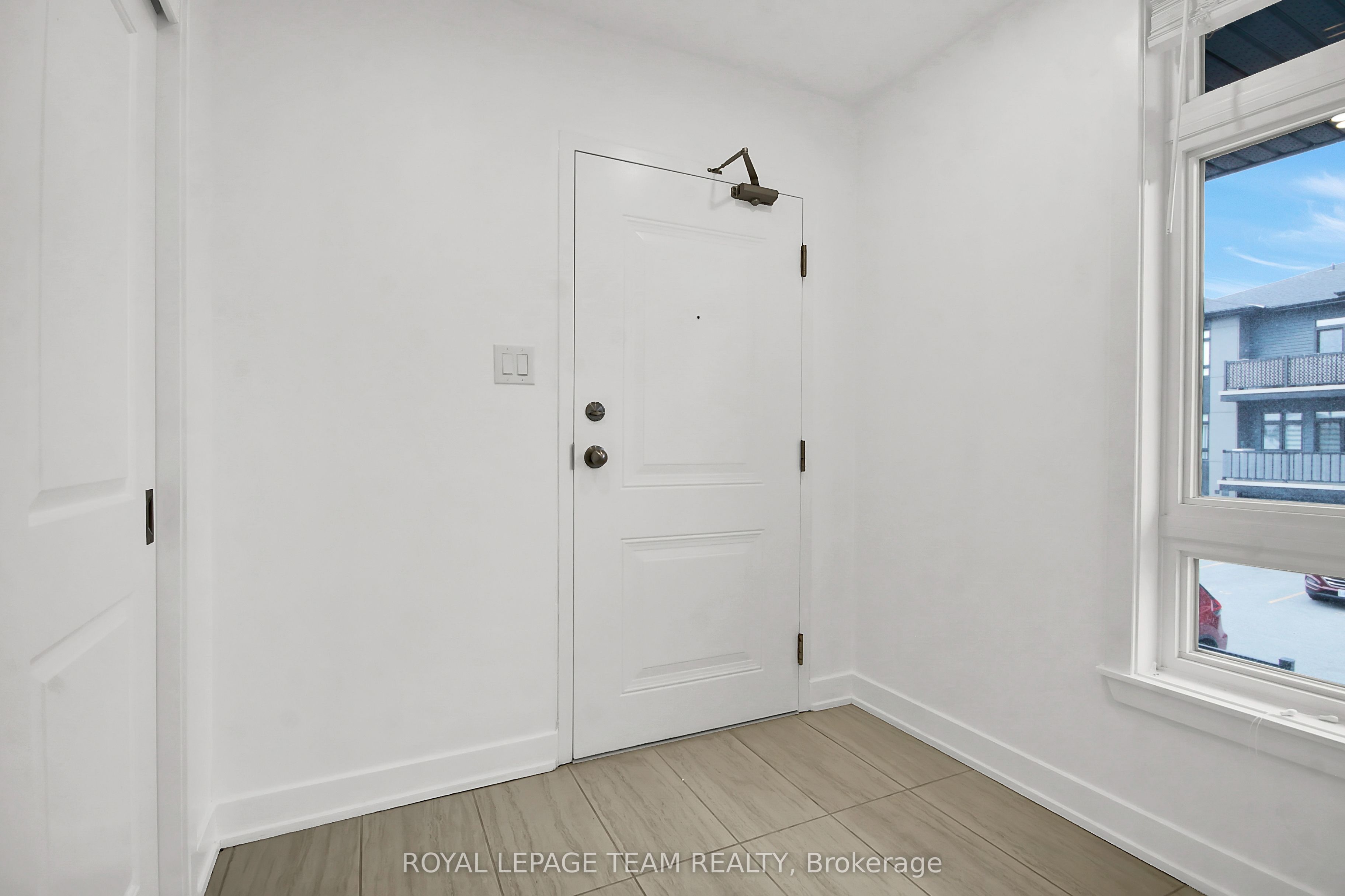 320 Tulum Crescent F, Kanata, ON K2S 0W1 photo 3