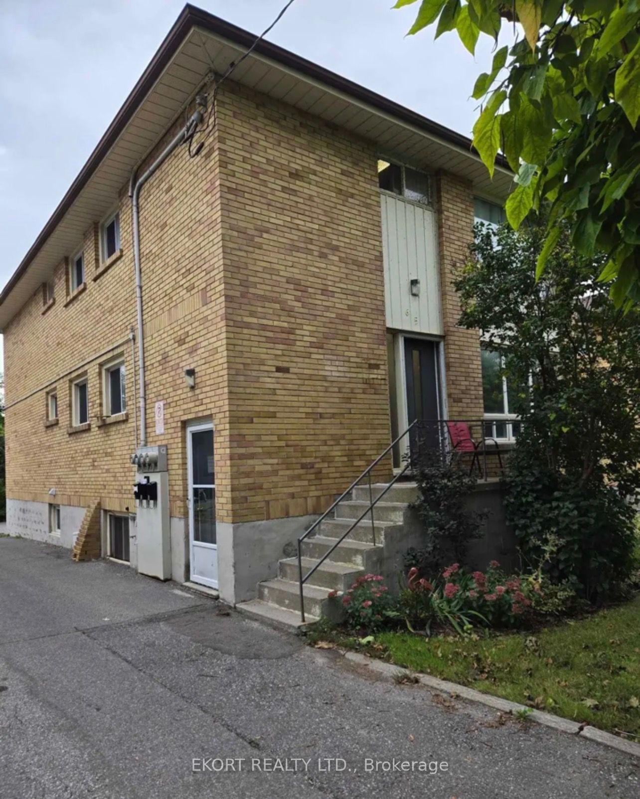 65 Stanley Street, Belleville, ON K8N 3Z8 photo 2