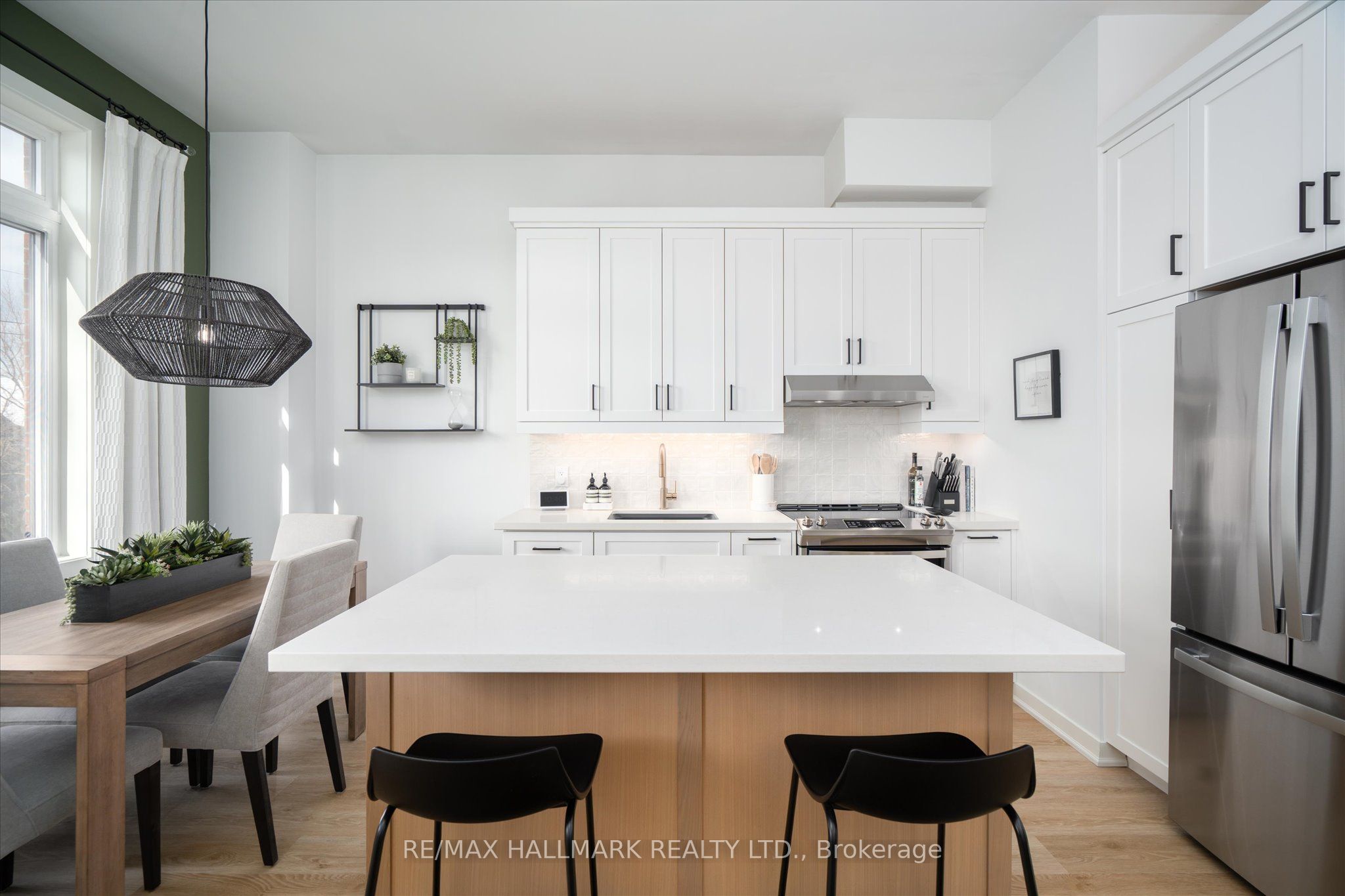 53 Wood Street E, Hamilton, ON L8L 3Y2 photo 2