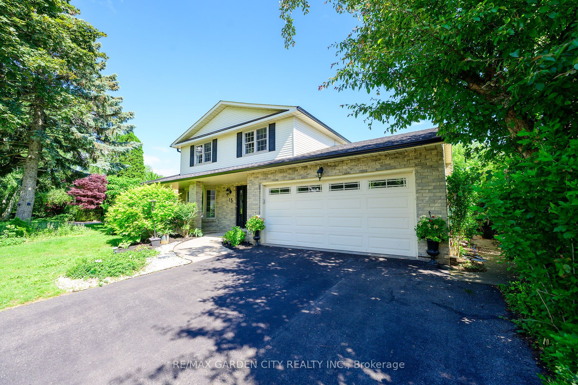 15 CHEVAL Drive, Grimsby, ON L3J 1A3 photo 5