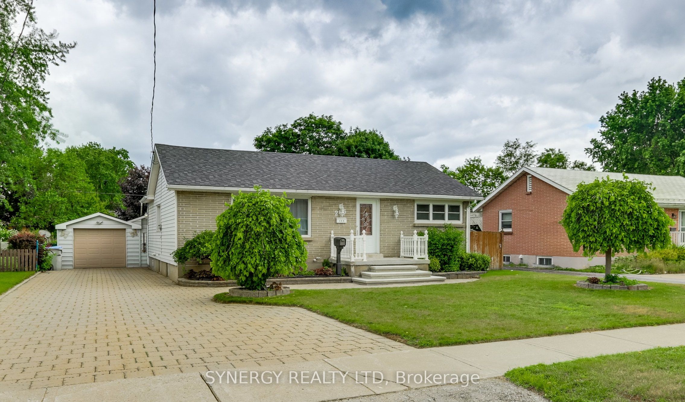 266 Adelaide Street, Strathroy-Caradoc, ON N7G 2V8 photo 2