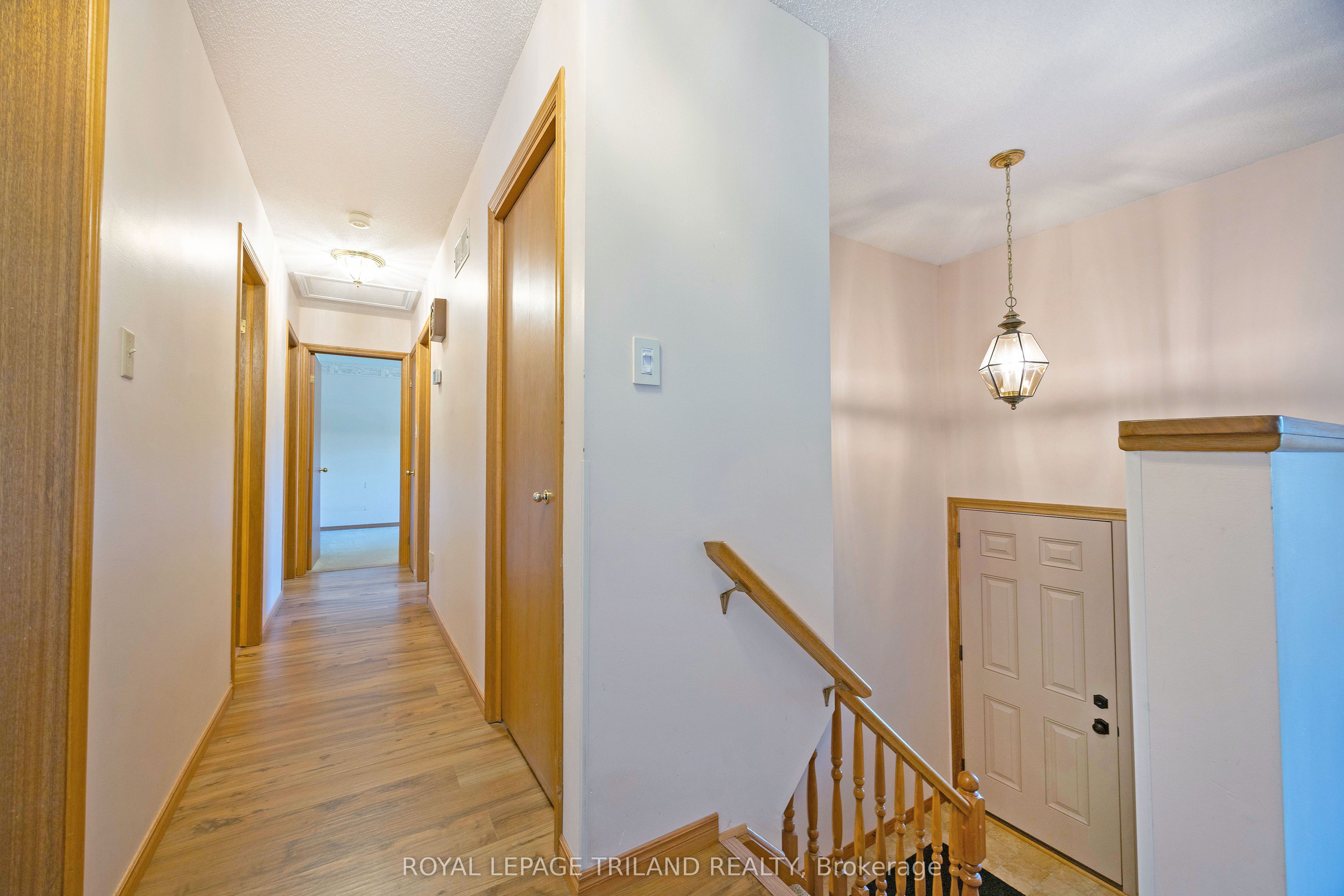 597 SEBURN Drive, Strathroy-Caradoc, ON N0L 1W0 photo 4