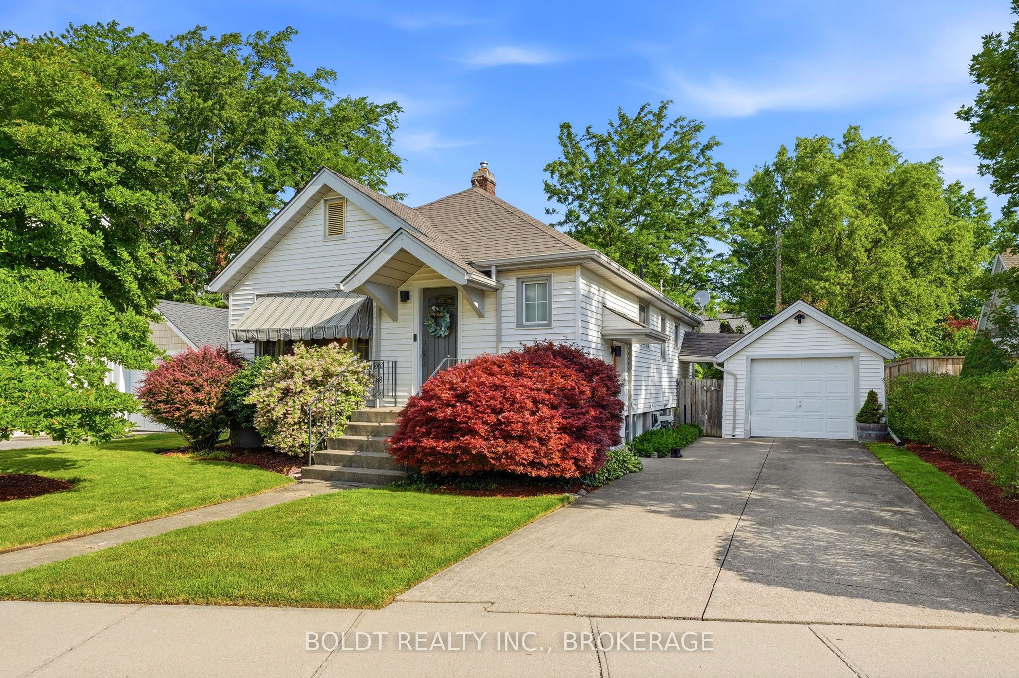 9 Woodgate Avenue, St. Catharines, ON L2R 3V3 photo 3