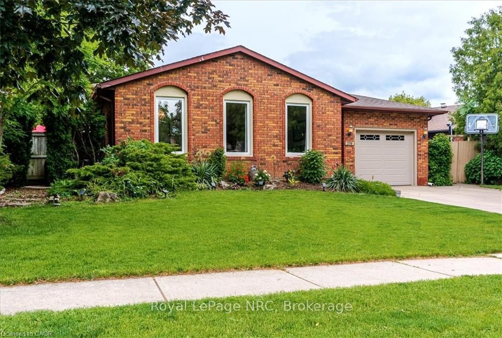 219 Athenia Drive, Hamilton, ON L8J 1T6 photo 2