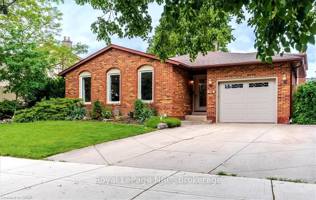 219 Athenia Drive, Hamilton, ON L8J 1T6 photo 3