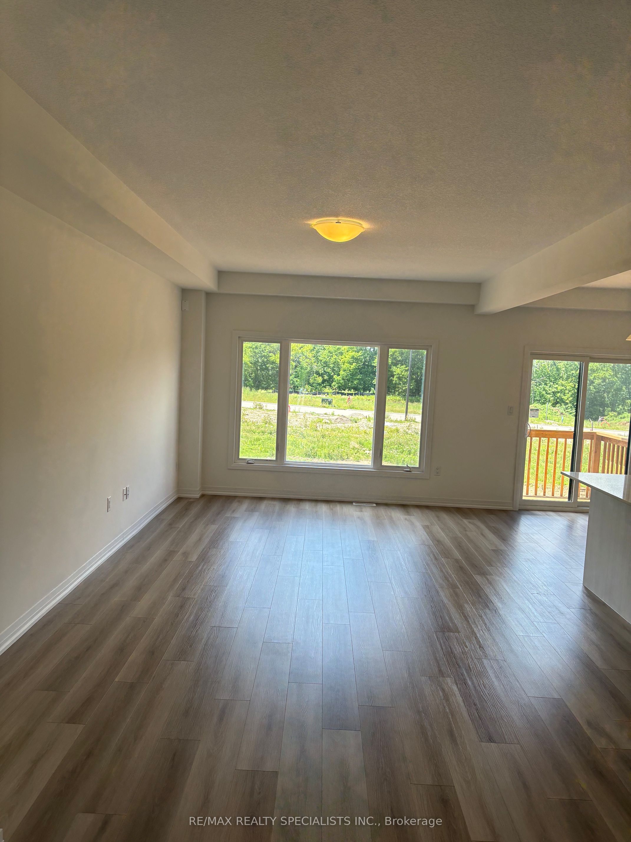 102 Gort Avenue, Brant, ON N3L 3K2 photo 2