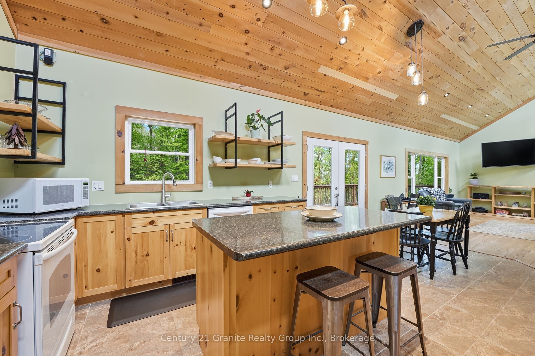1048 Bacon Road, Minden Hills, ON K0M 2A1 photo 2