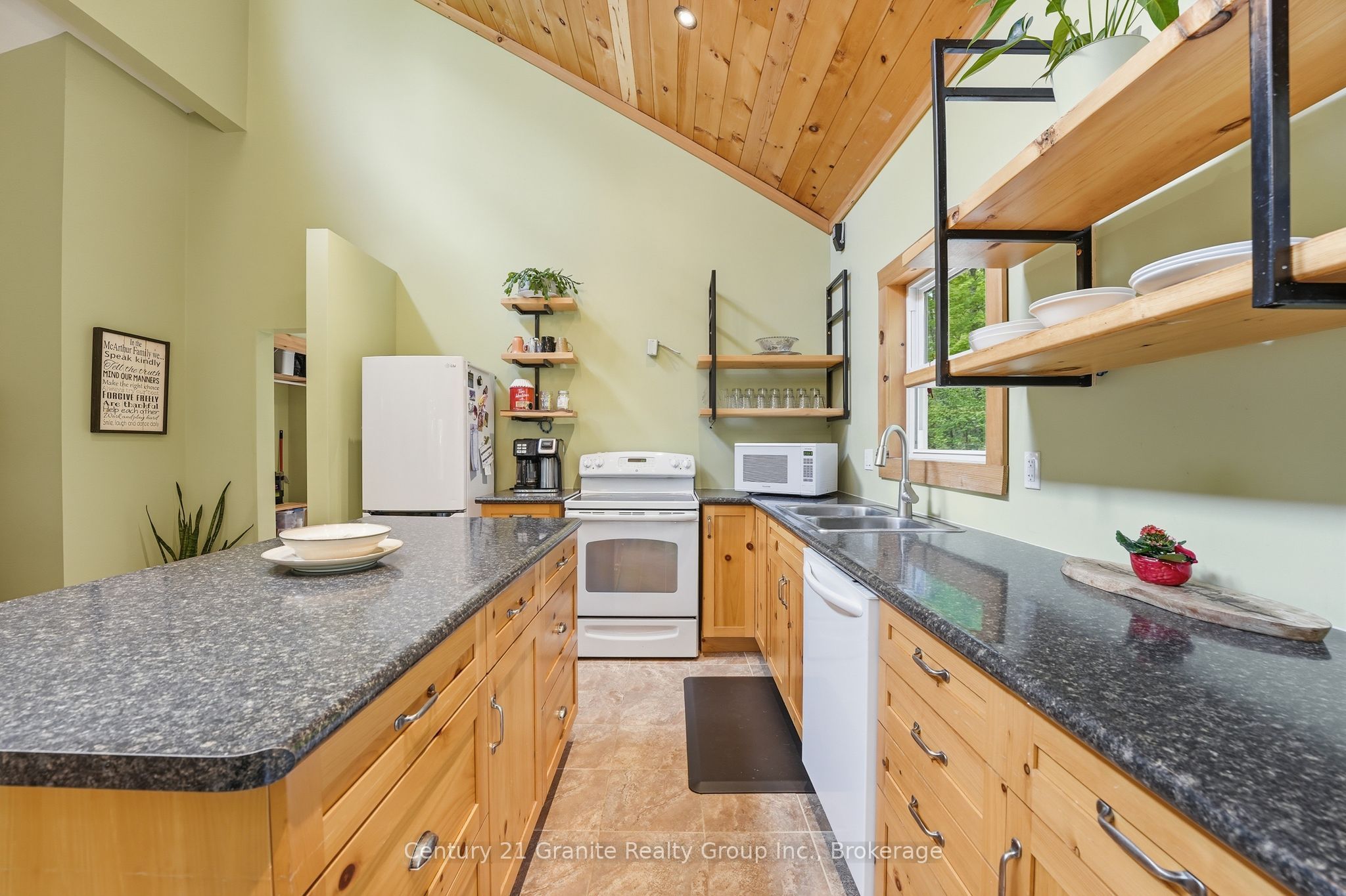 1048 Bacon Road, Minden Hills, ON K0M 2A1 photo 5