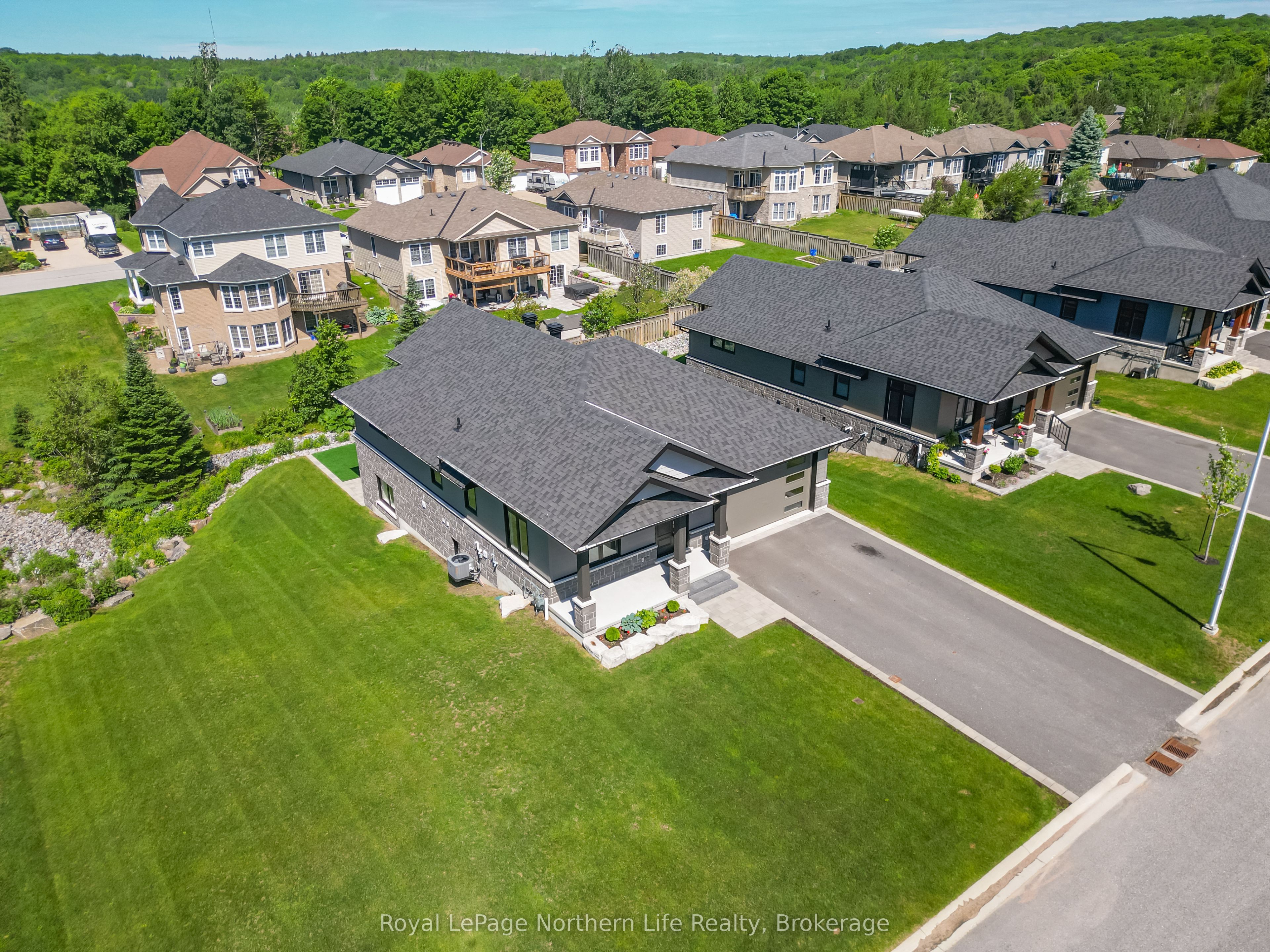 9 Silver Maple Lane, North Bay, ON P1C 0B5 photo 2