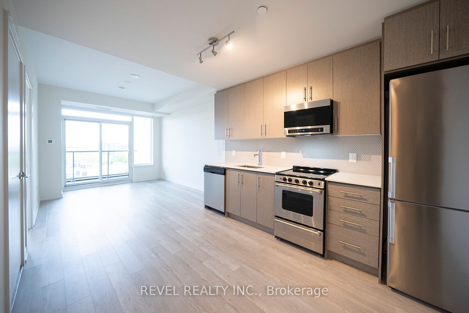 212 King William Street 823, Hamilton, ON L8R 3N9 photo 4