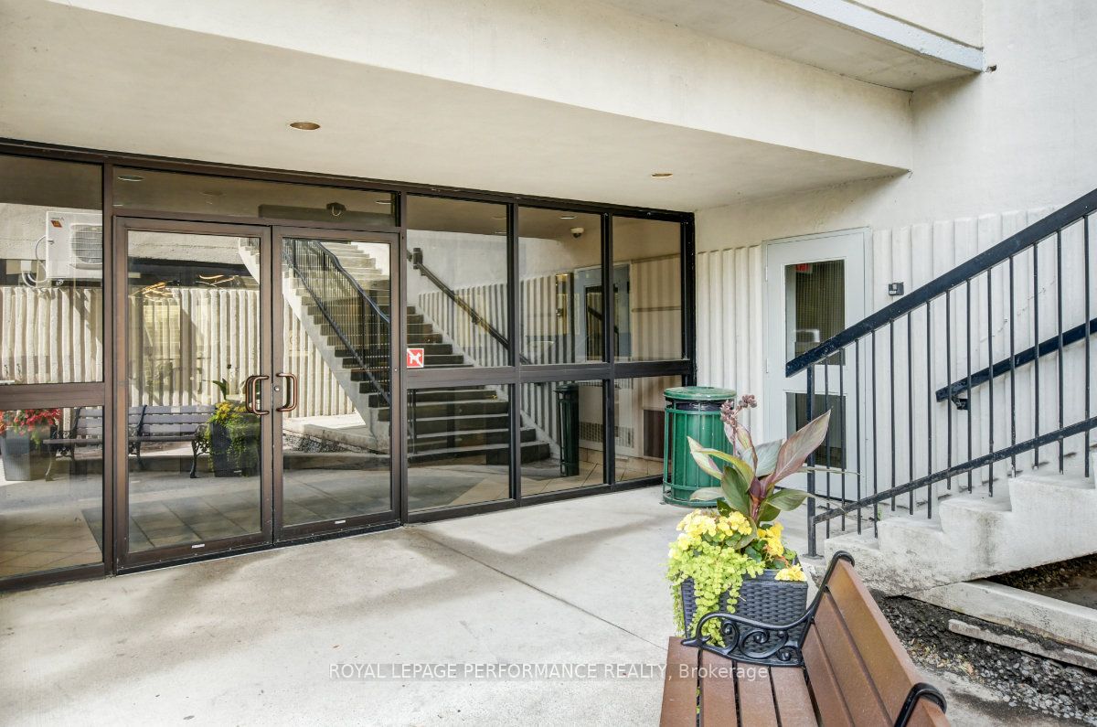158C Mcarthur Avenue 708, Vanier and Kingsview Park, ON K1L 8E7 photo 2
