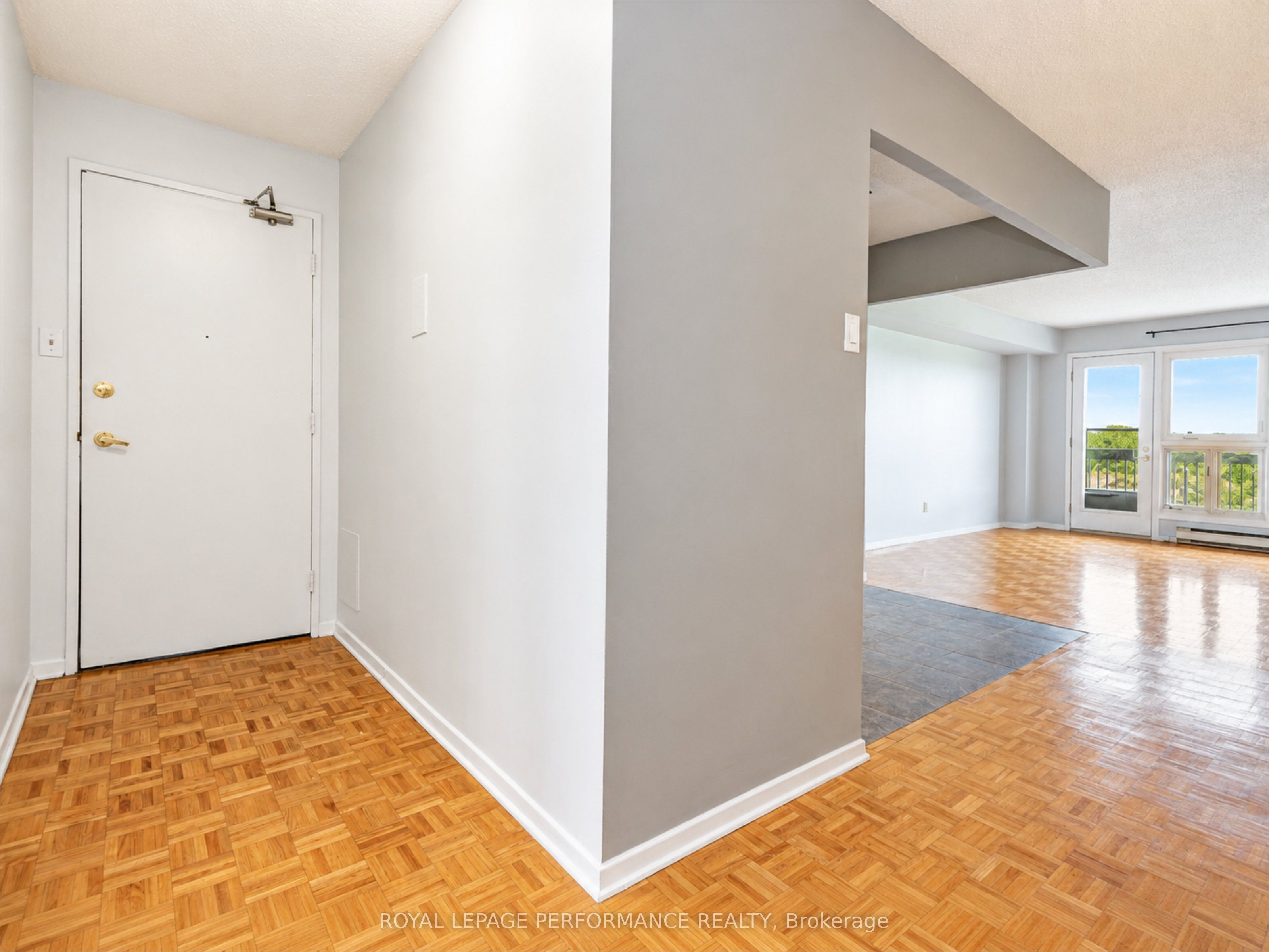 158C Mcarthur Avenue 708, Vanier and Kingsview Park, ON K1L 8E7 photo 3