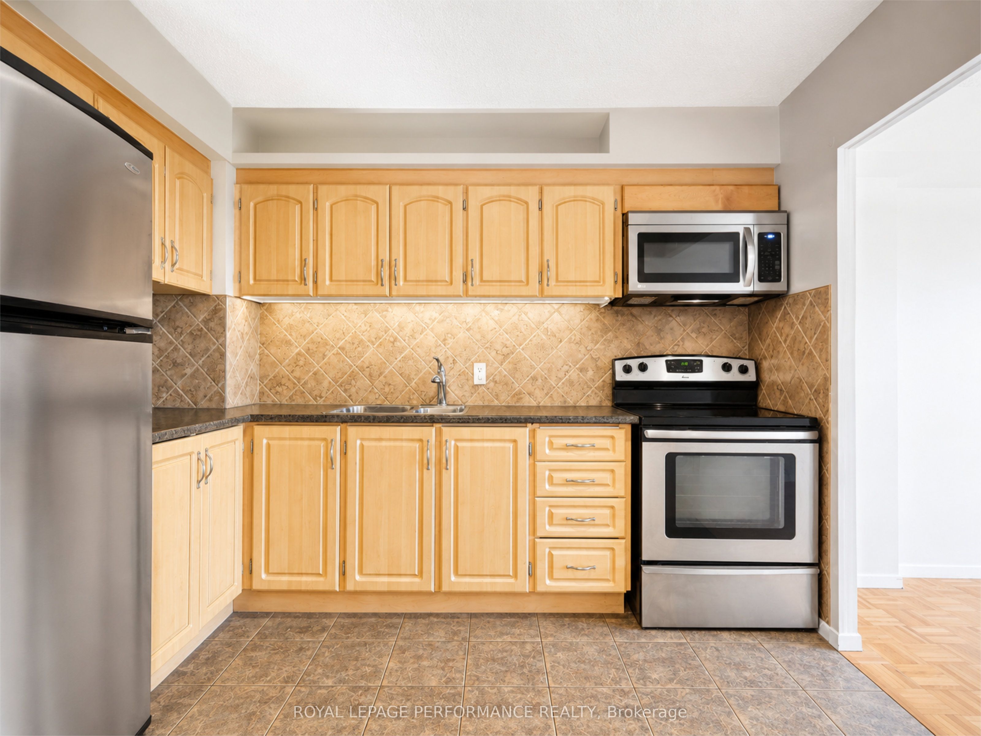 158C Mcarthur Avenue 708, Vanier and Kingsview Park, ON K1L 8E7 photo 5