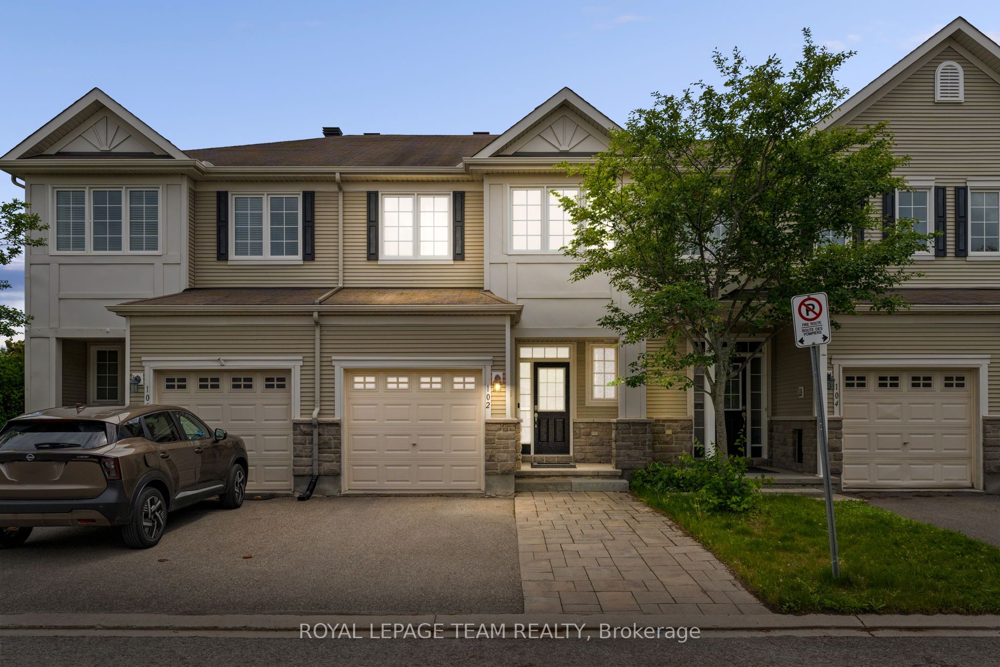 102 Lochnaw Private, Barrhaven, ON K2J 5X6