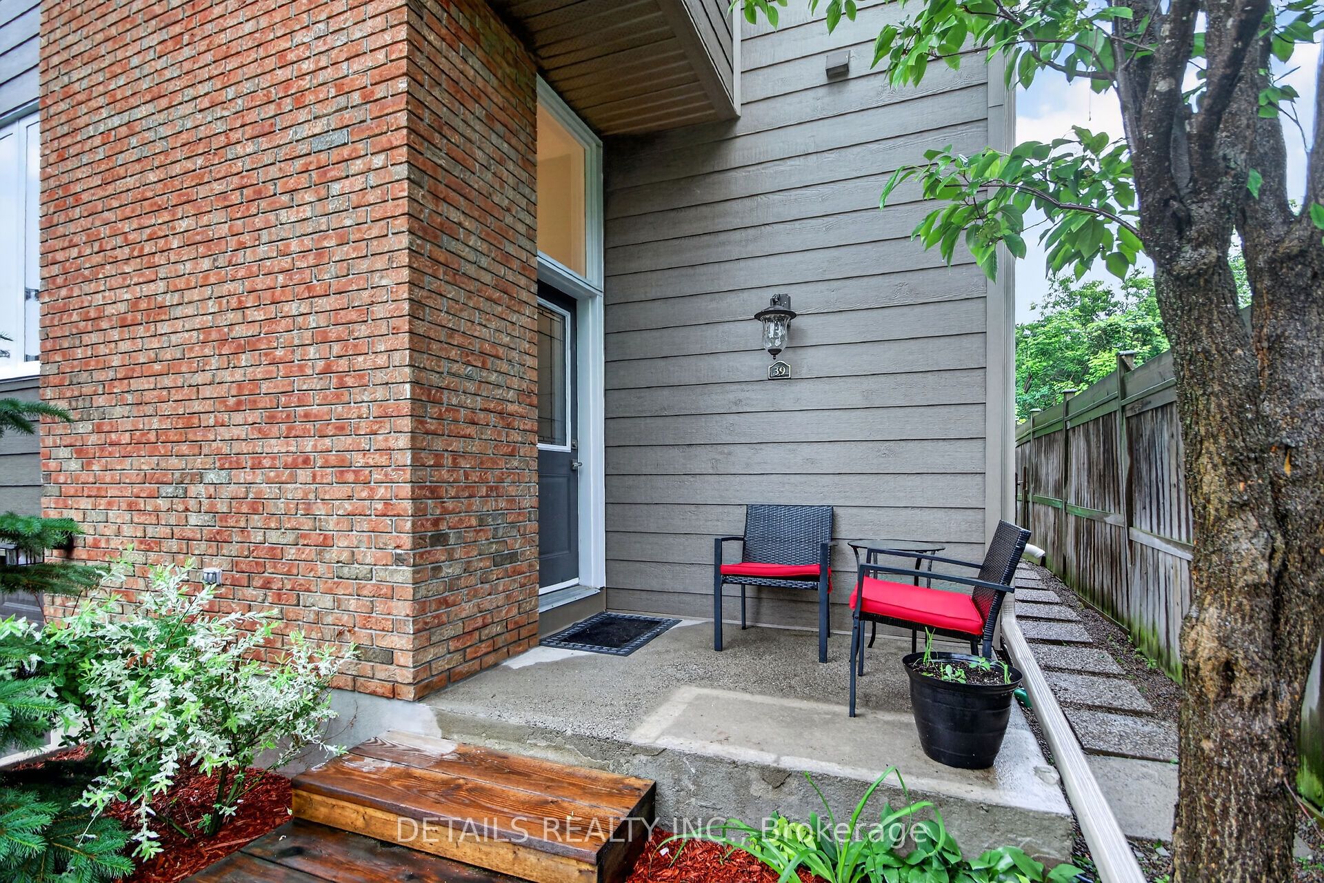 39 Sandhurst Court, Billings Bridge - Riverside Park and Area, ON K1V 9W9 photo 4