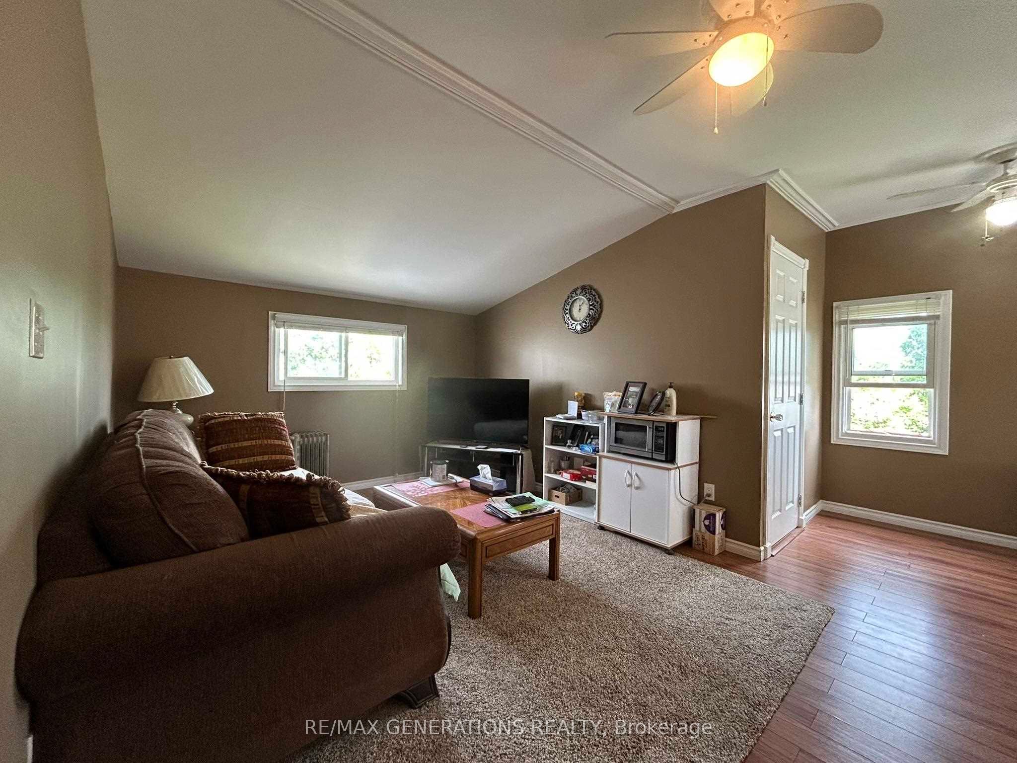 208 MACKENZIE Avenue, Atikokan, ON P0T 1C0 photo 3