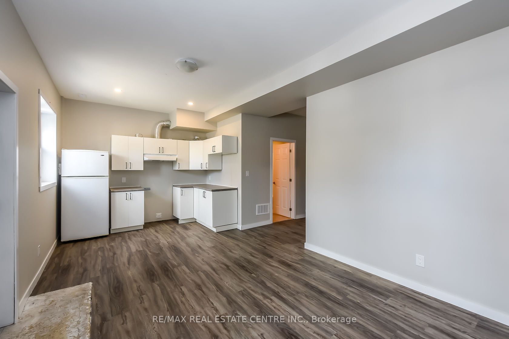 104 Beach Road E, Hamilton, ON L8L 3Z9 photo 2