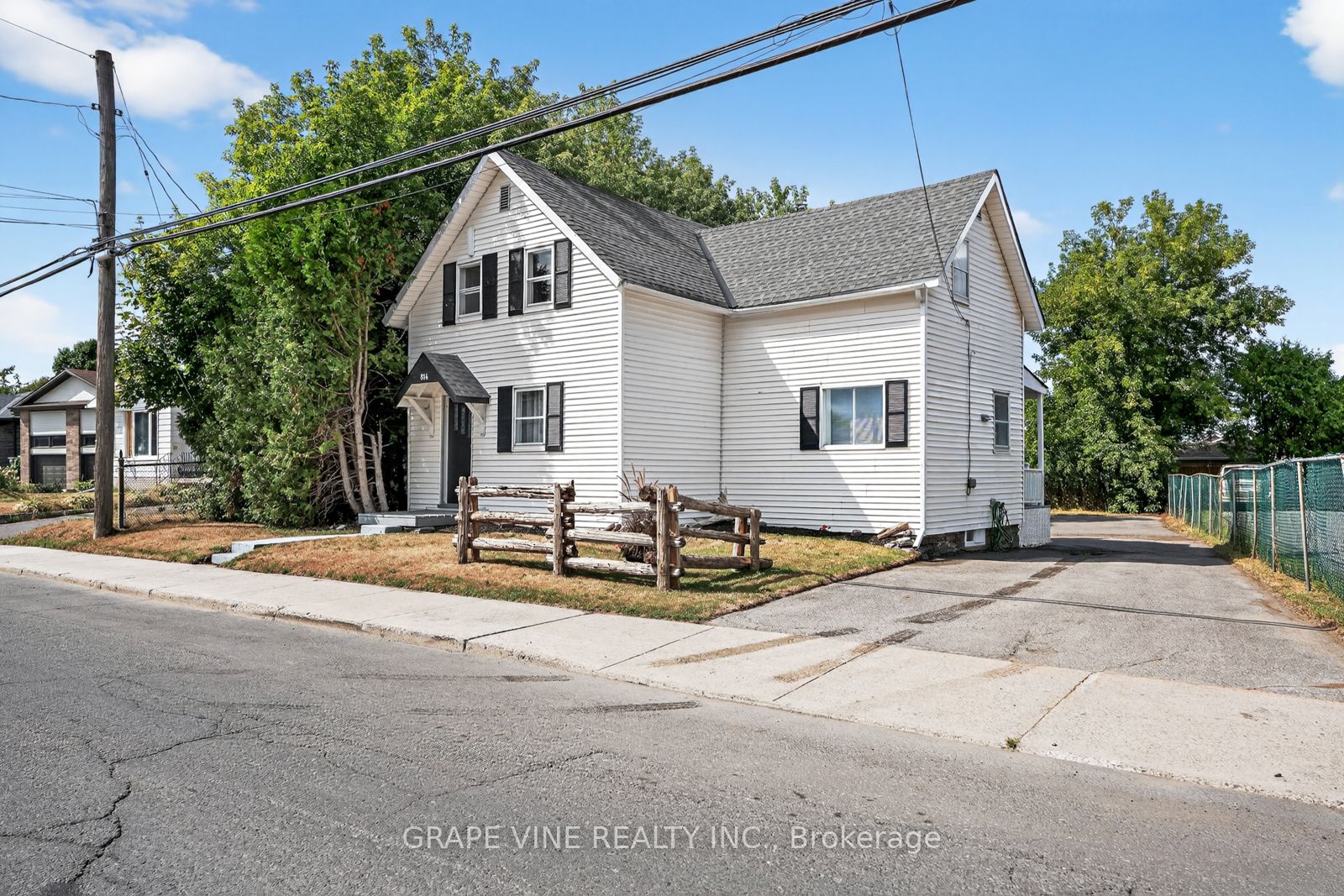 814 Laurier Street, Clarence-Rockland, ON K4K 1E6 photo 2