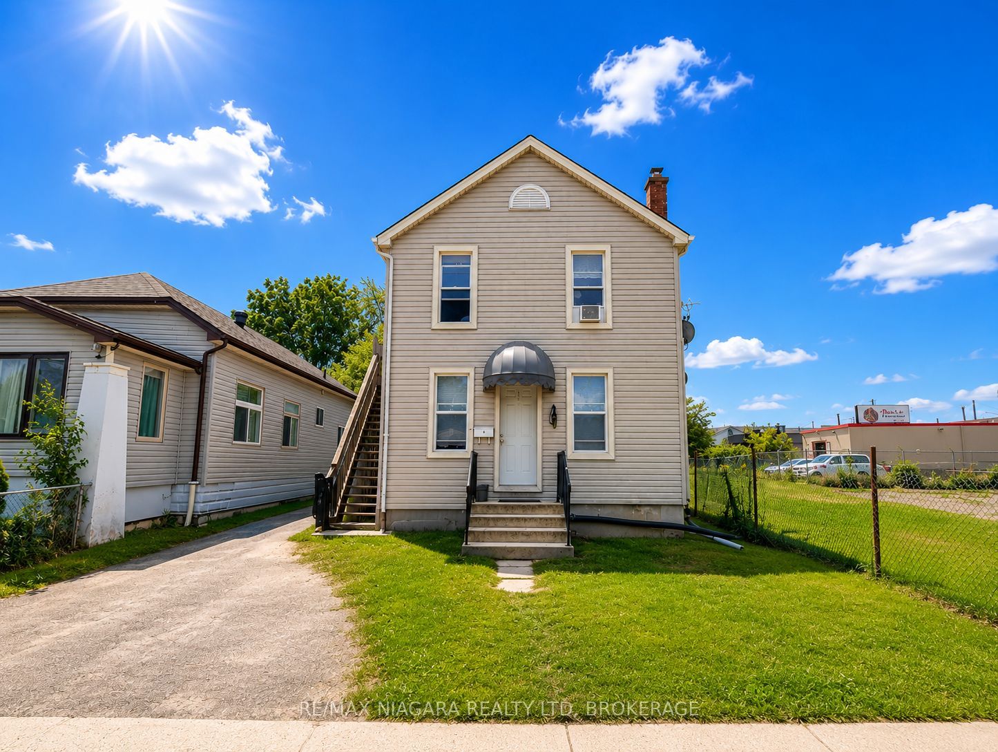 4 Manchester Avenue, St. Catharines, ON L2R 1N8 photo 2