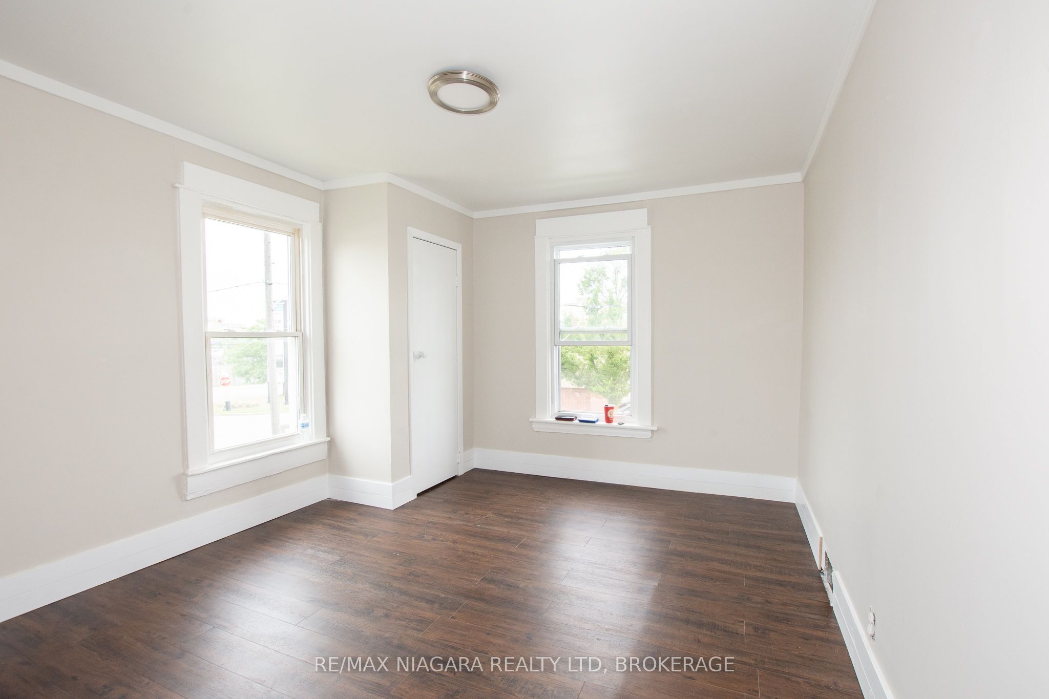4 Manchester Avenue, St. Catharines, ON L2R 1N8 photo 3