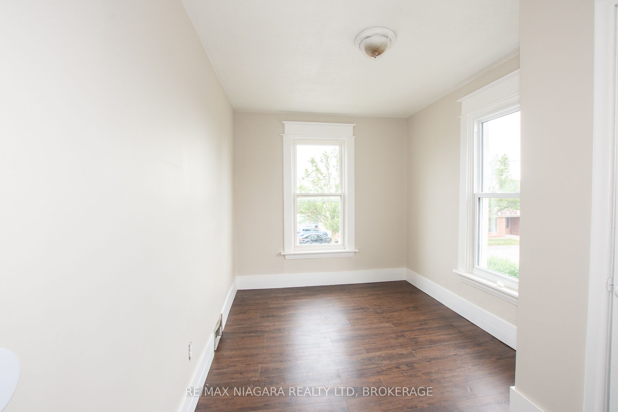 4 Manchester Avenue, St. Catharines, ON L2R 1N8 photo 5