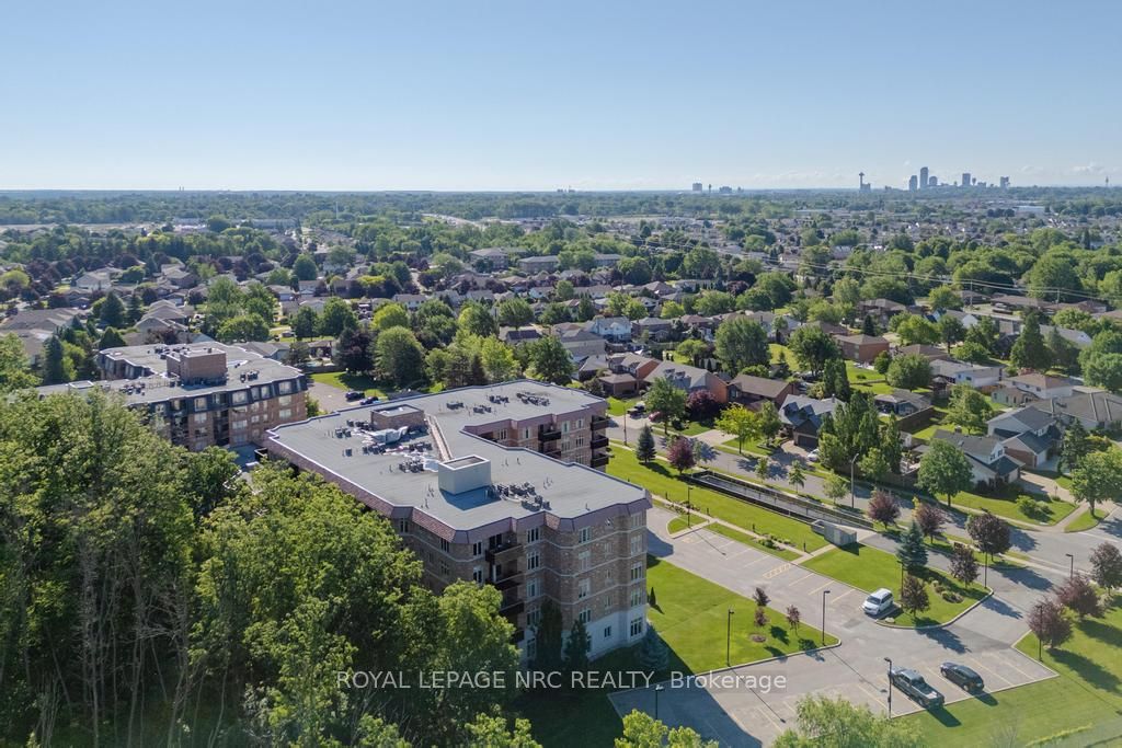 8111 Forest Glen Drive 220, Niagara Falls, ON L2H 2Y7 photo 2