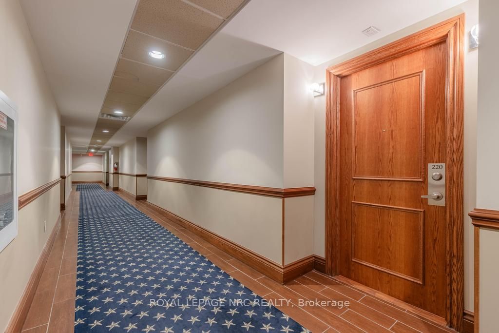 8111 Forest Glen Drive 220, Niagara Falls, ON L2H 2Y7 photo 3