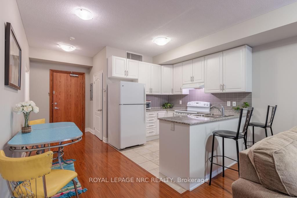 8111 Forest Glen Drive 220, Niagara Falls, ON L2H 2Y7 photo 5