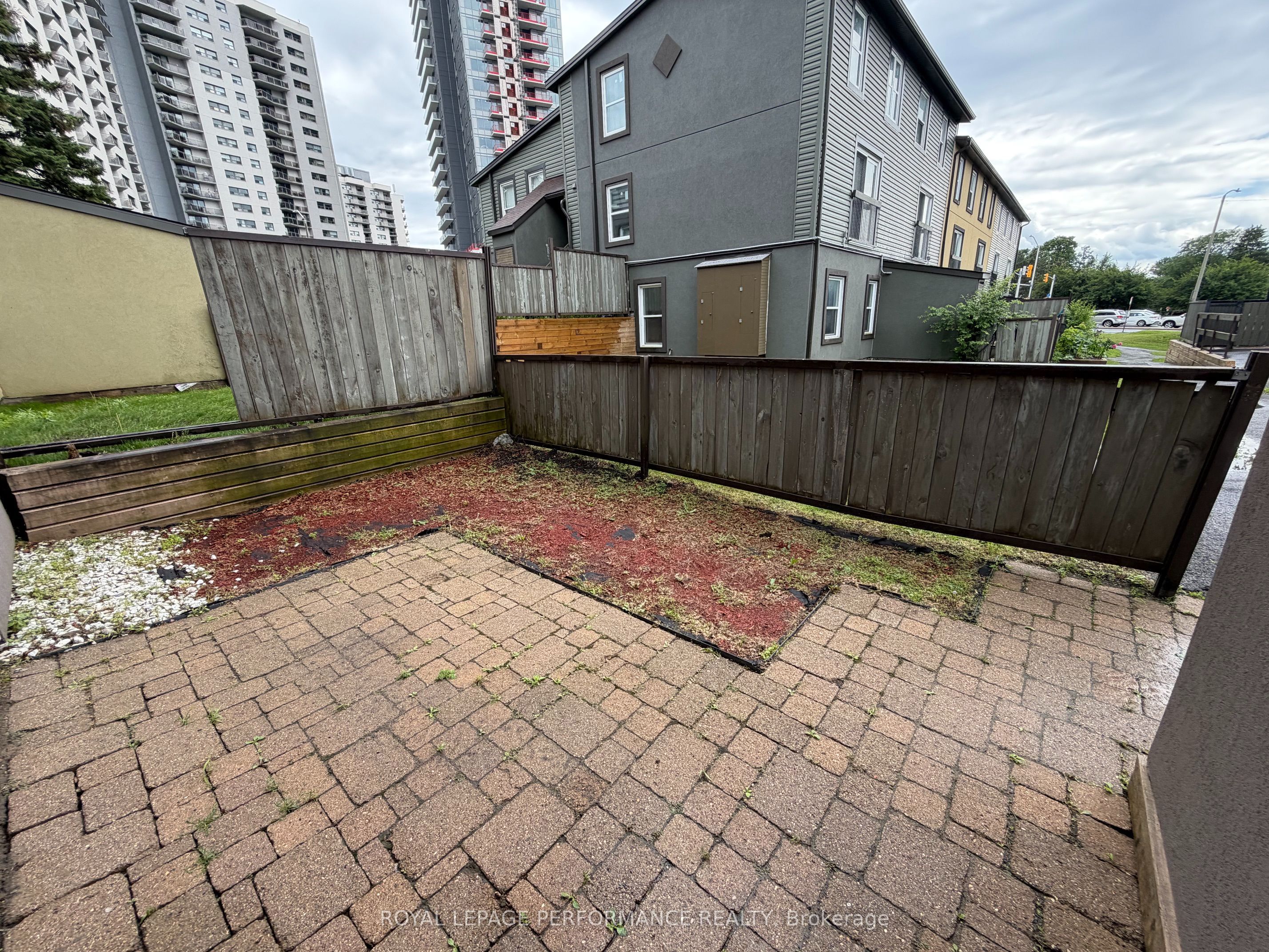 1250 McWatters Road 22, Parkway Park - Queensway Terrace S and Area, ON K2C 3P5 photo 4