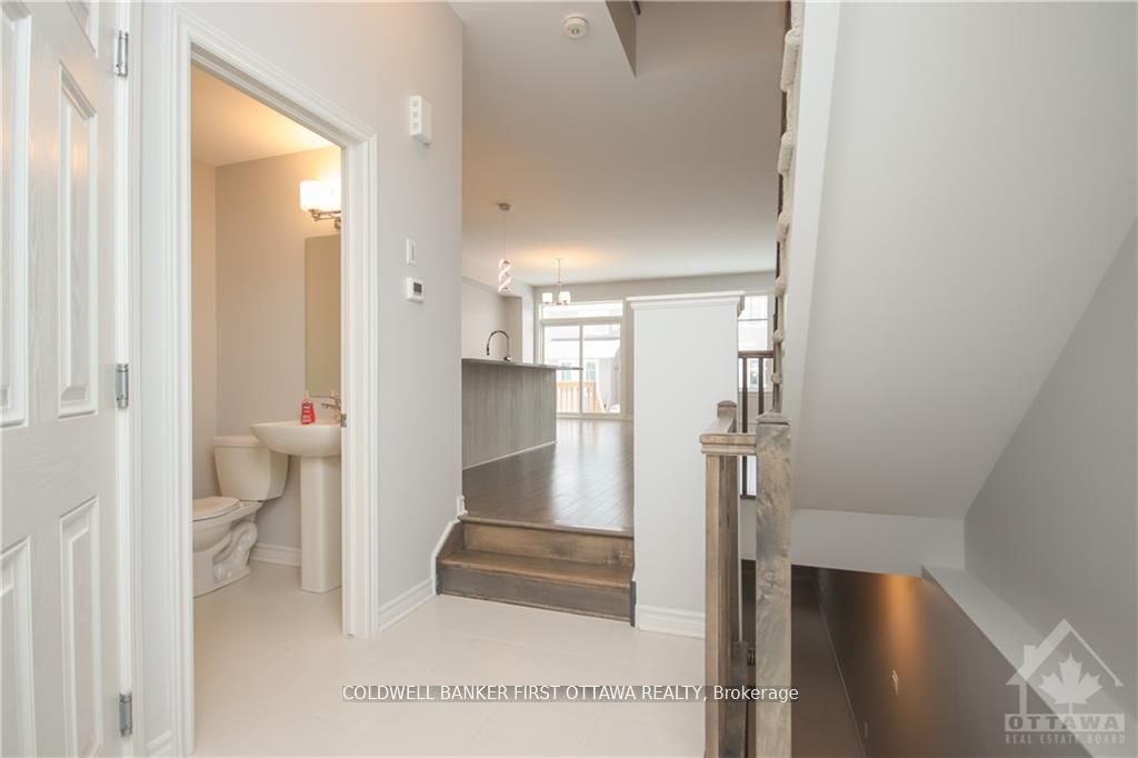144 ANGELONIA Crescent, Blossom Park - Airport and Area, ON K1T 0Y5 photo 2