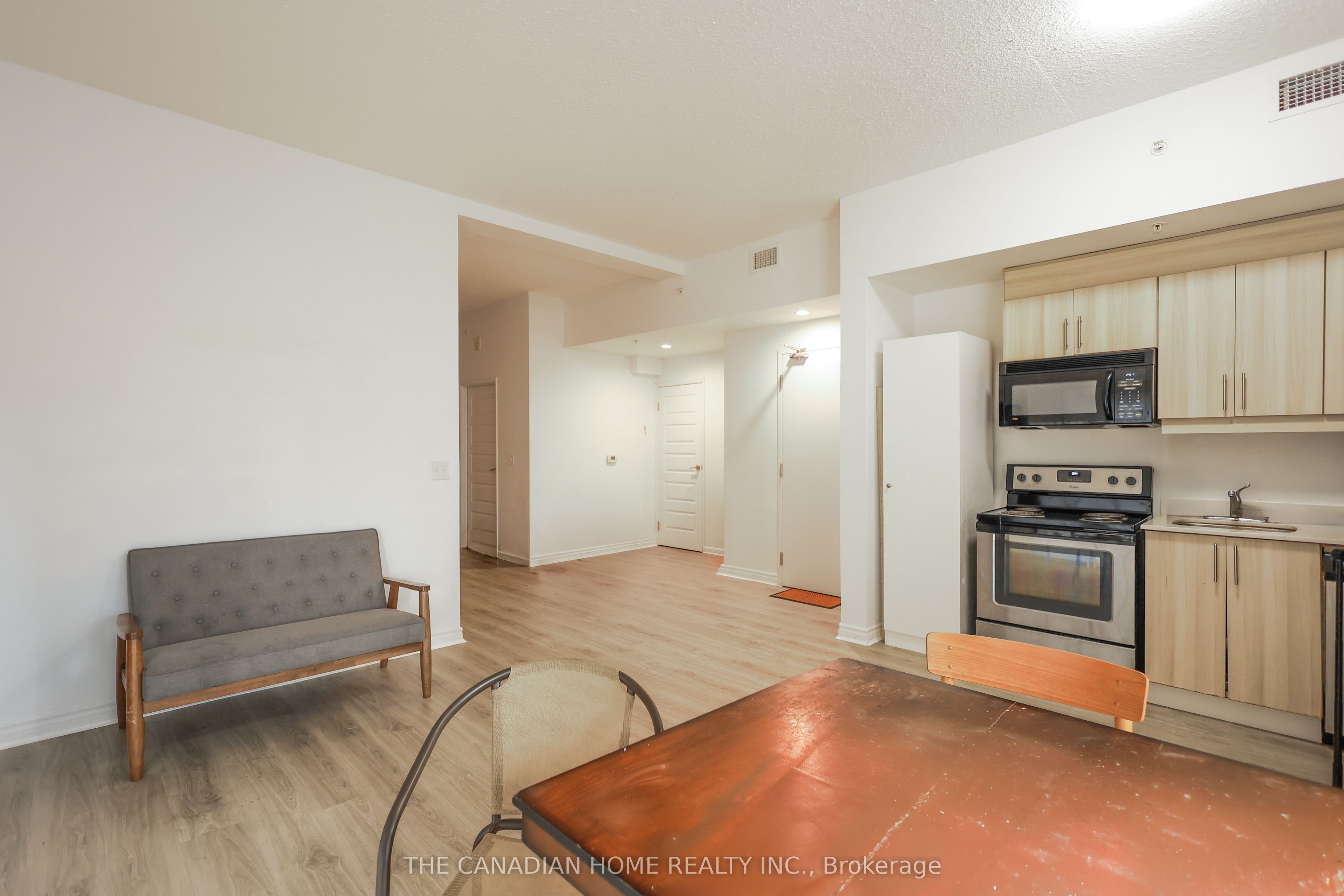 158 King Street N 304, Waterloo, ON N2J 0E5 photo 3