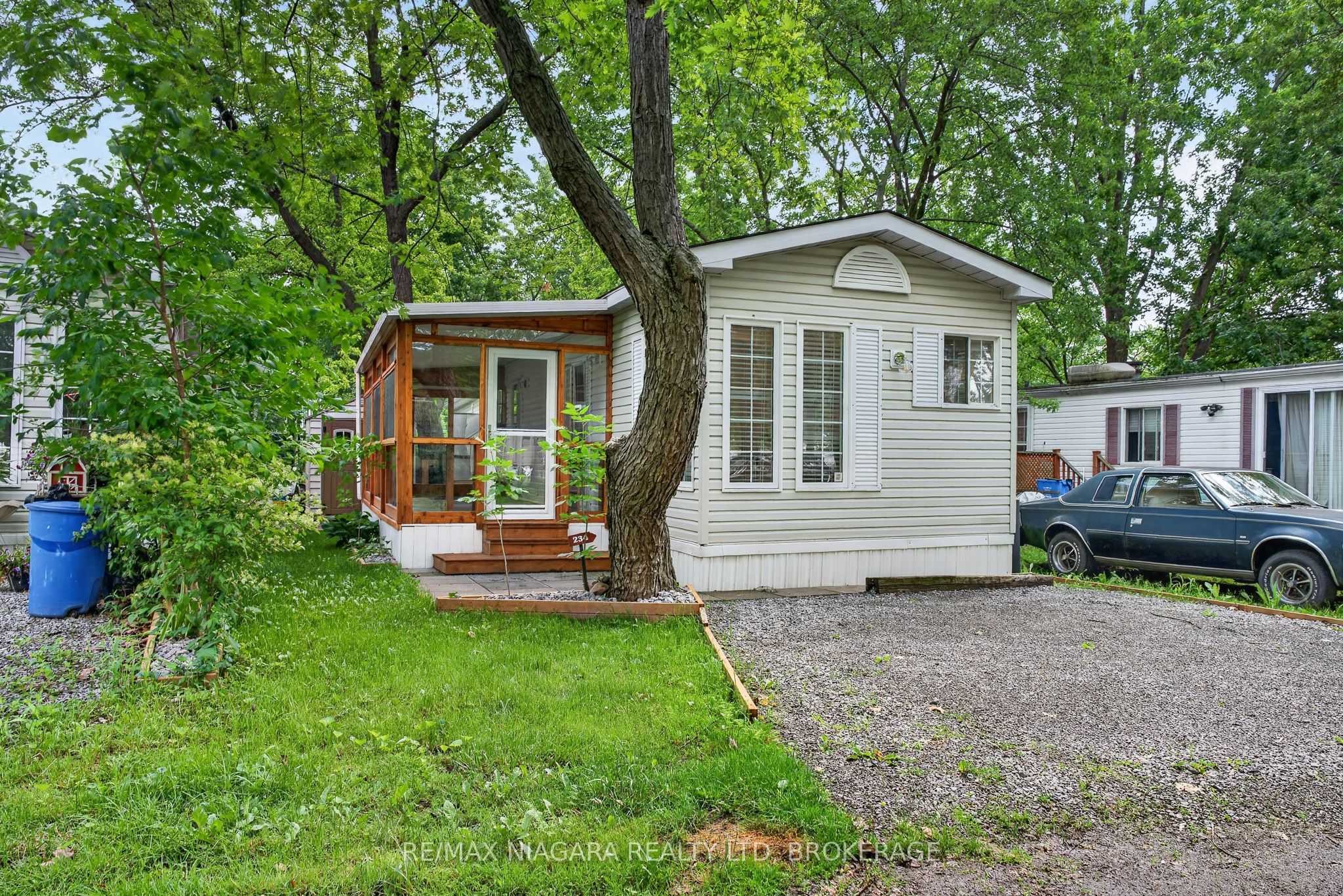 8845 Lundys Lane 234, Niagara Falls, ON L2H 1H5
