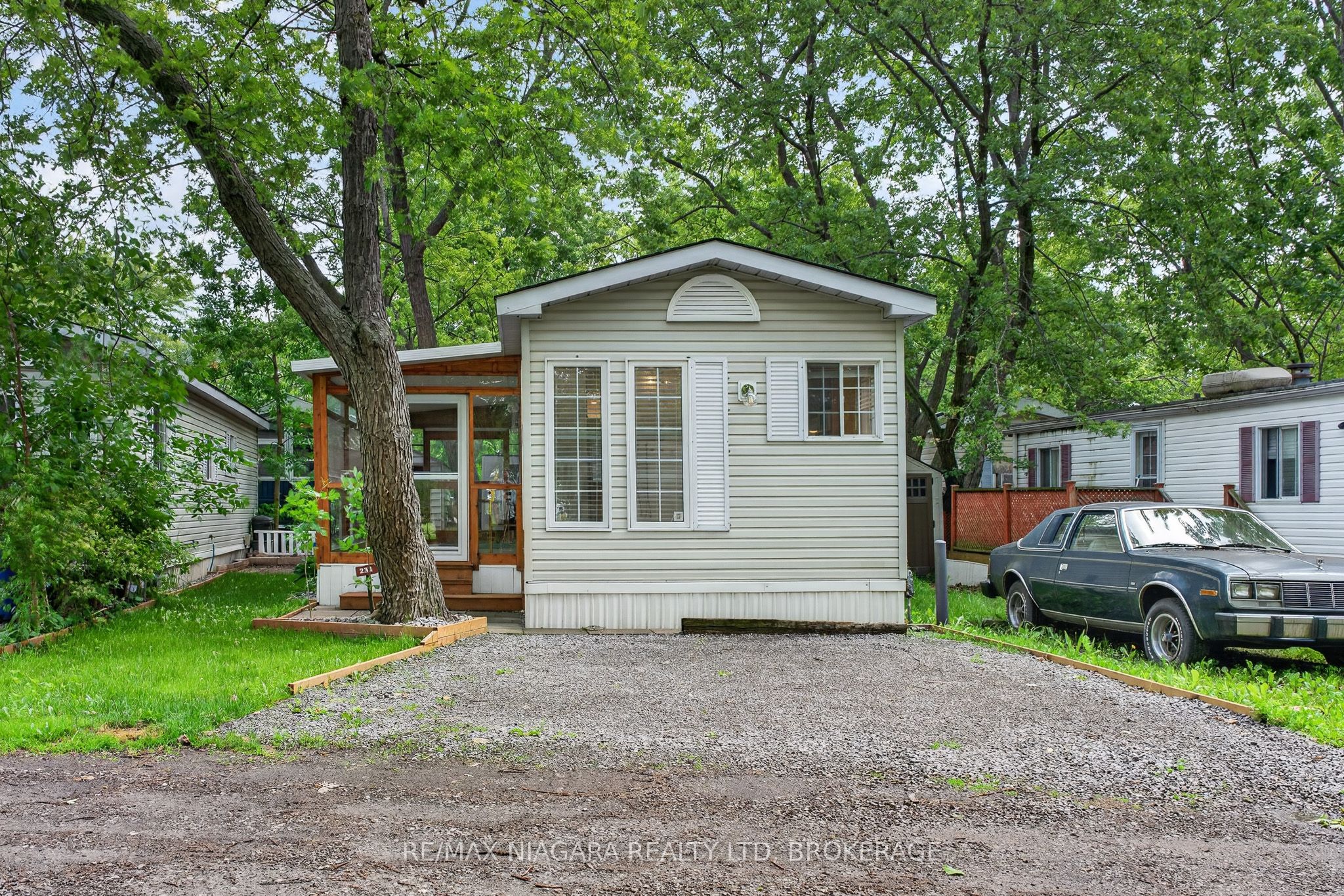 8845 Lundys Lane 234, Niagara Falls, ON L2H 1H5 photo 4