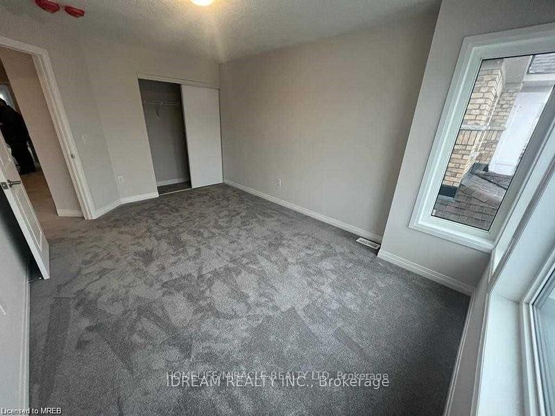 28 Crossmore Crescent Upper unit, Cambridge, ON M1S 0C7 photo 4