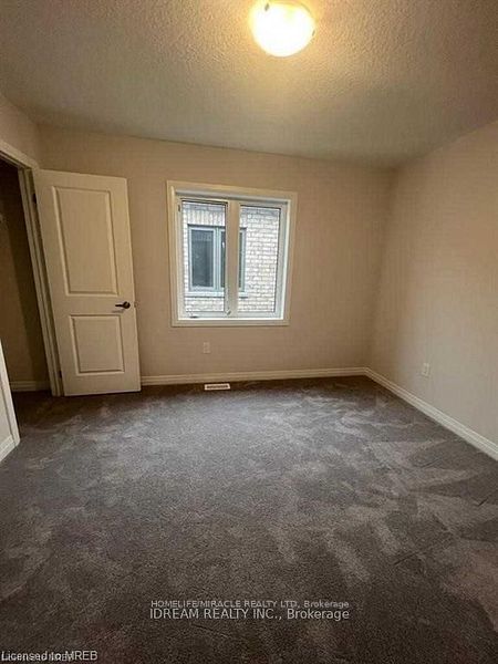 28 Crossmore Crescent Upper unit, Cambridge, ON M1S 0C7 photo 5