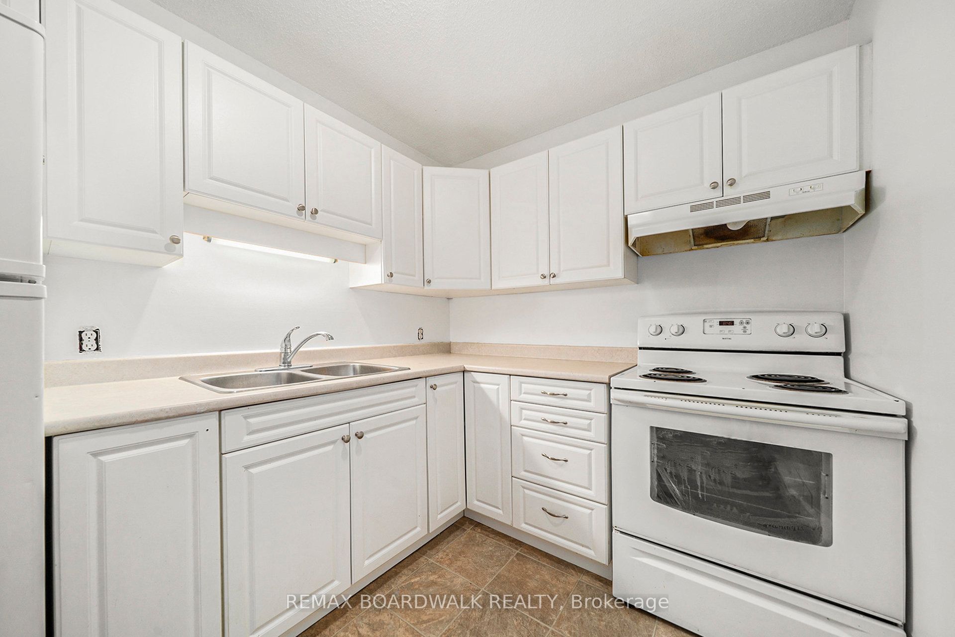 136 Prescott Street A, North Grenville, ON K0G 1J0 photo 4