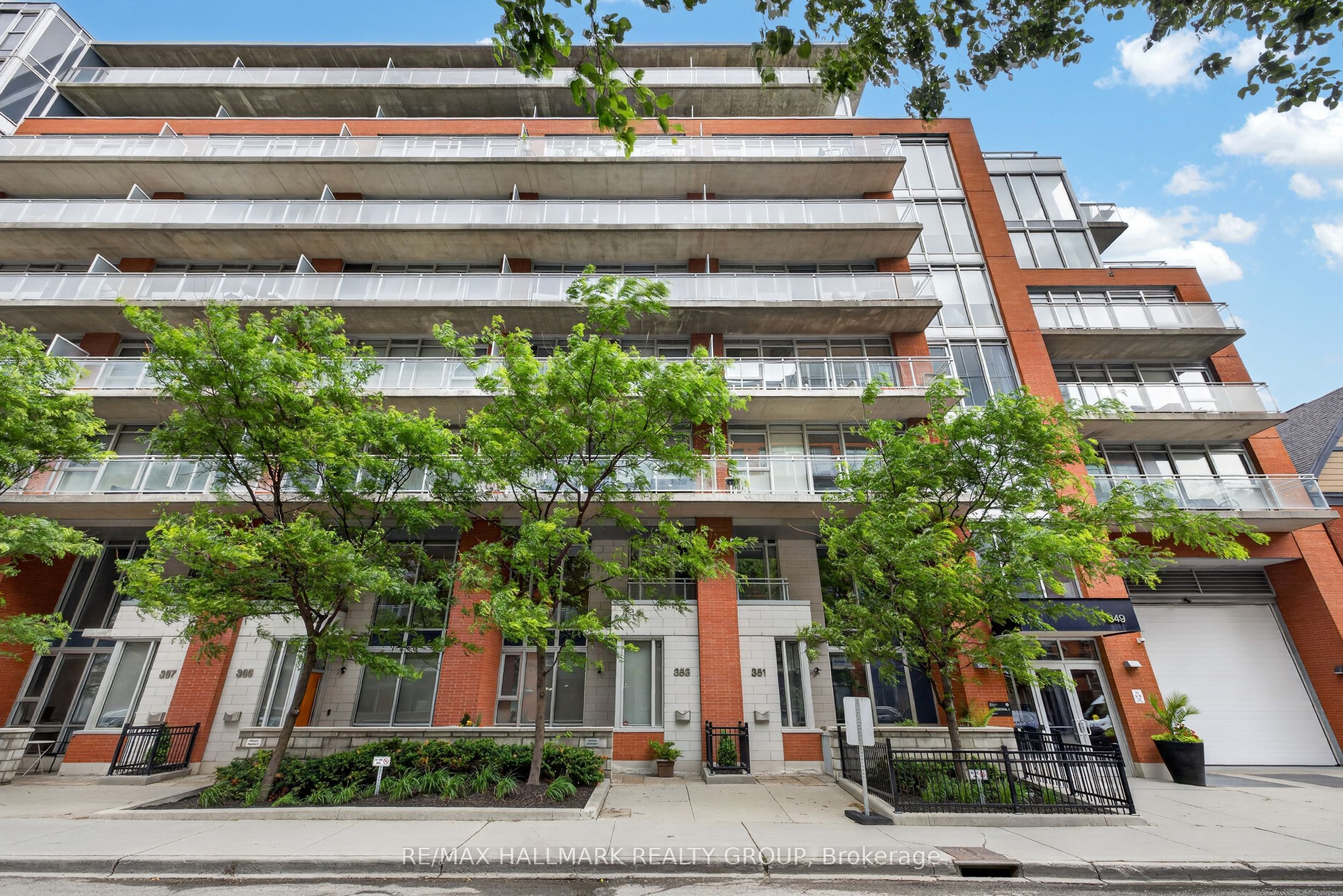 353 McLeod Street, Ottawa Centre, ON K2P 1A2 photo 2