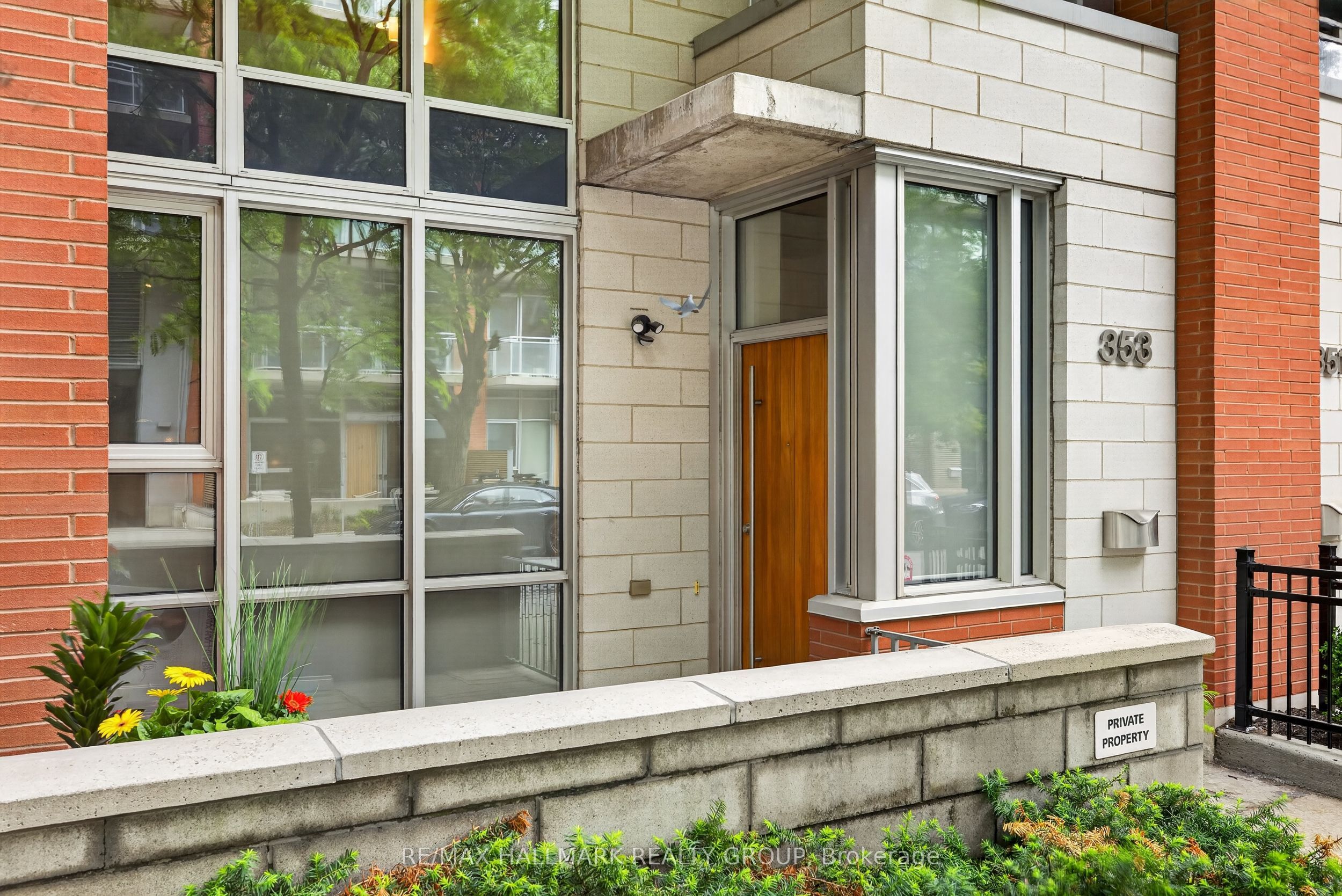 353 McLeod Street, Ottawa Centre, ON K2P 1A2 photo 3