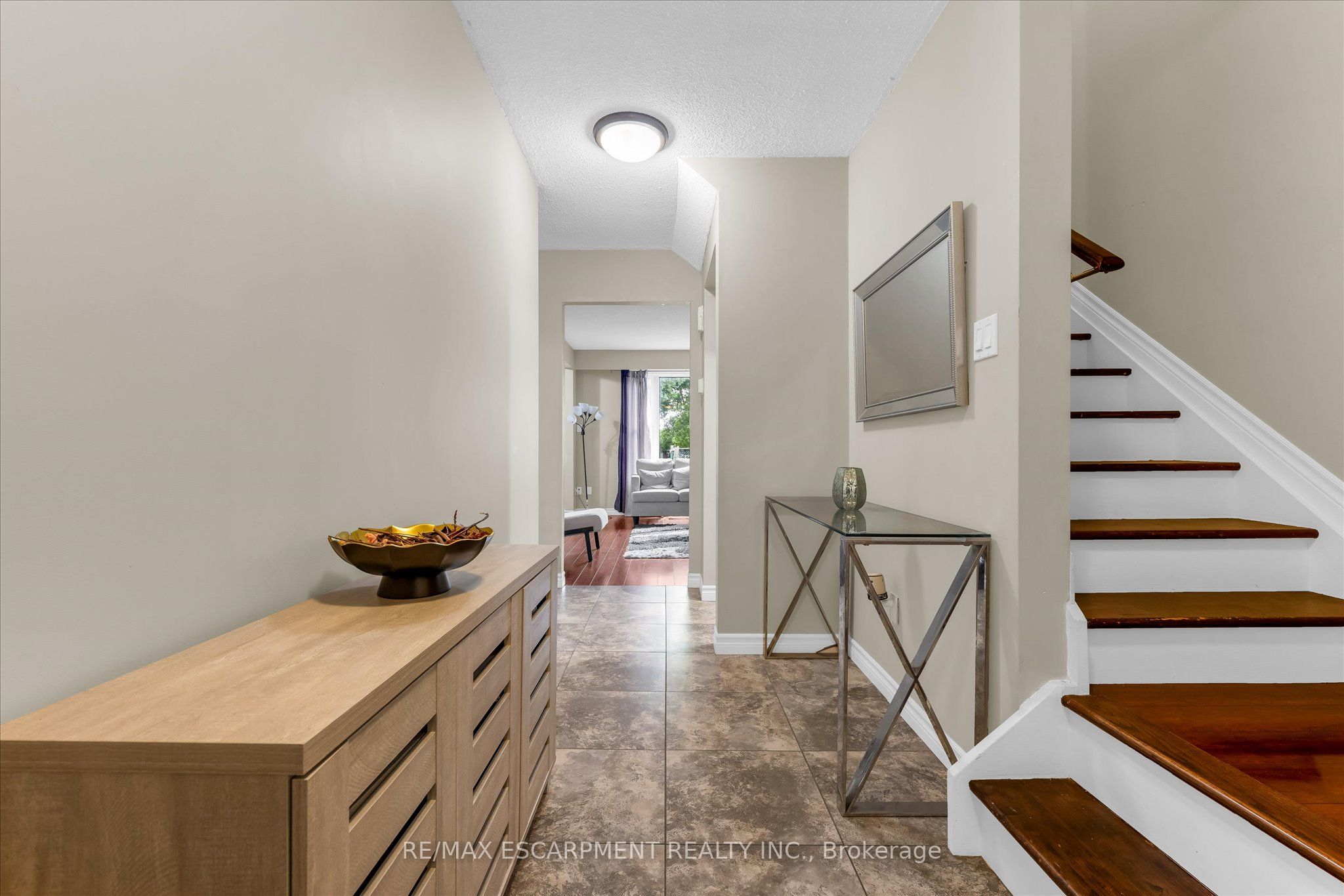 86 Golden Orchard Drive, Hamilton, ON L9C 6J5 photo 3