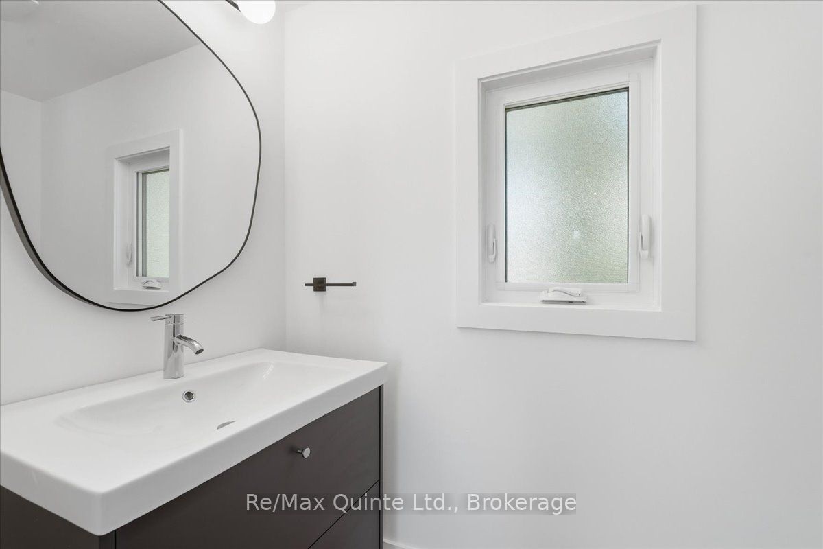 11 Eyre Street, Prince Edward County, ON K0K 2T0 photo 5