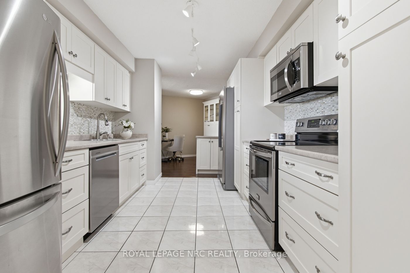 7 Gale Crescent N 1106, St. Catharines, ON L2R 7M8 photo 3