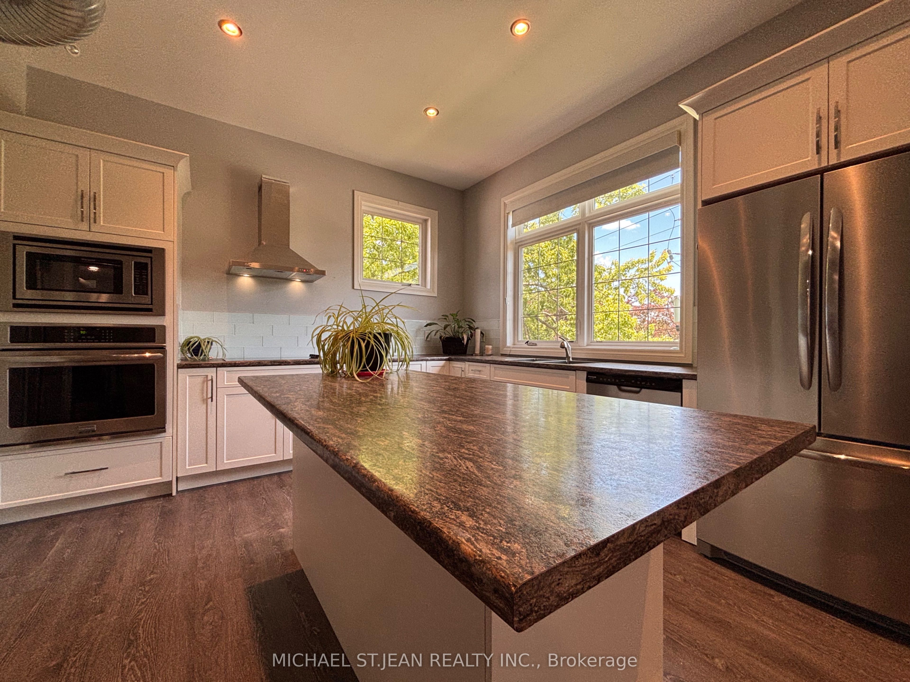 71 Wilson Street E, Hamilton, ON L9G 2B3
